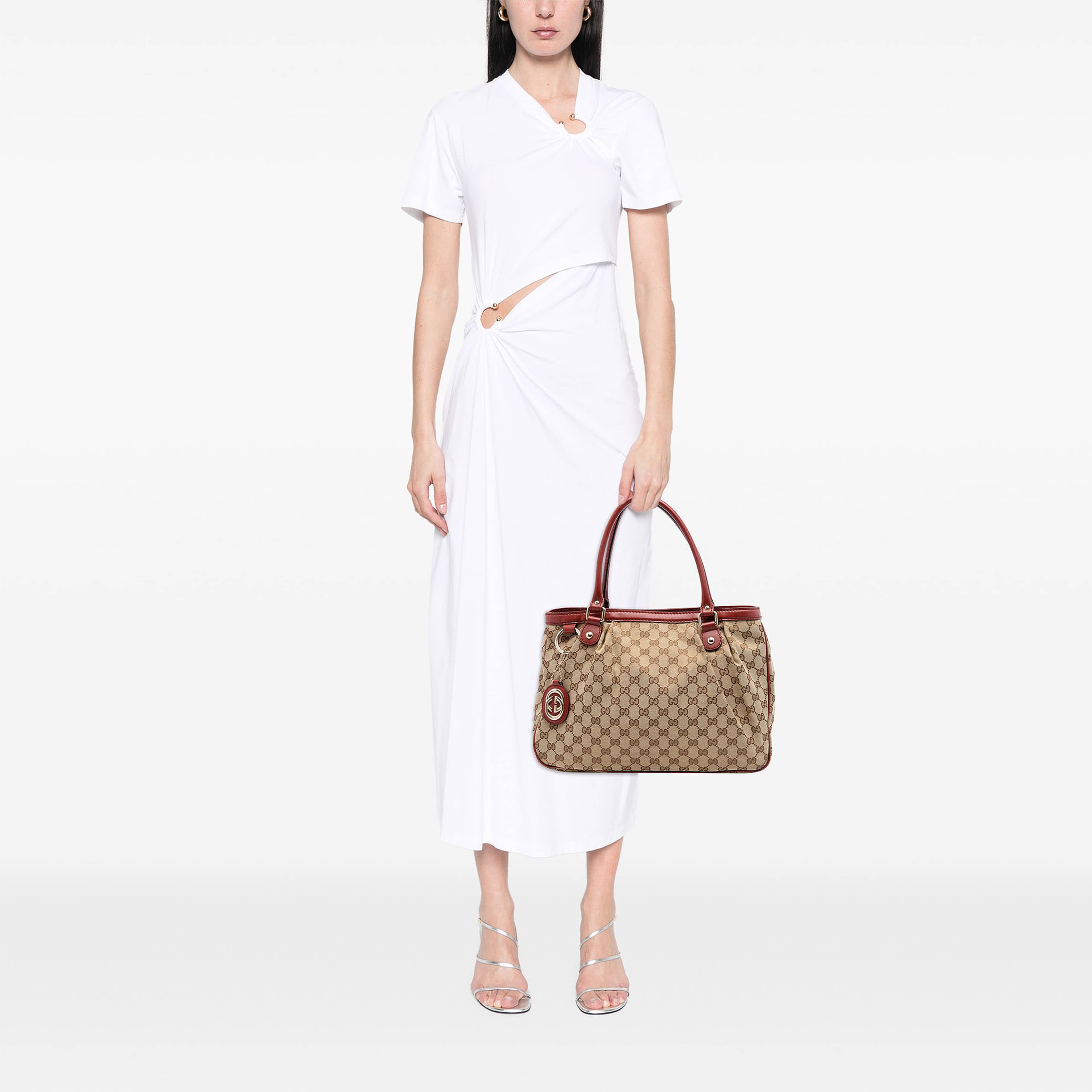 Gucci Gg Canvas Sukey Tote, från Luxclusif, i färgen röd. Klicka för att öppna bilden i stort format