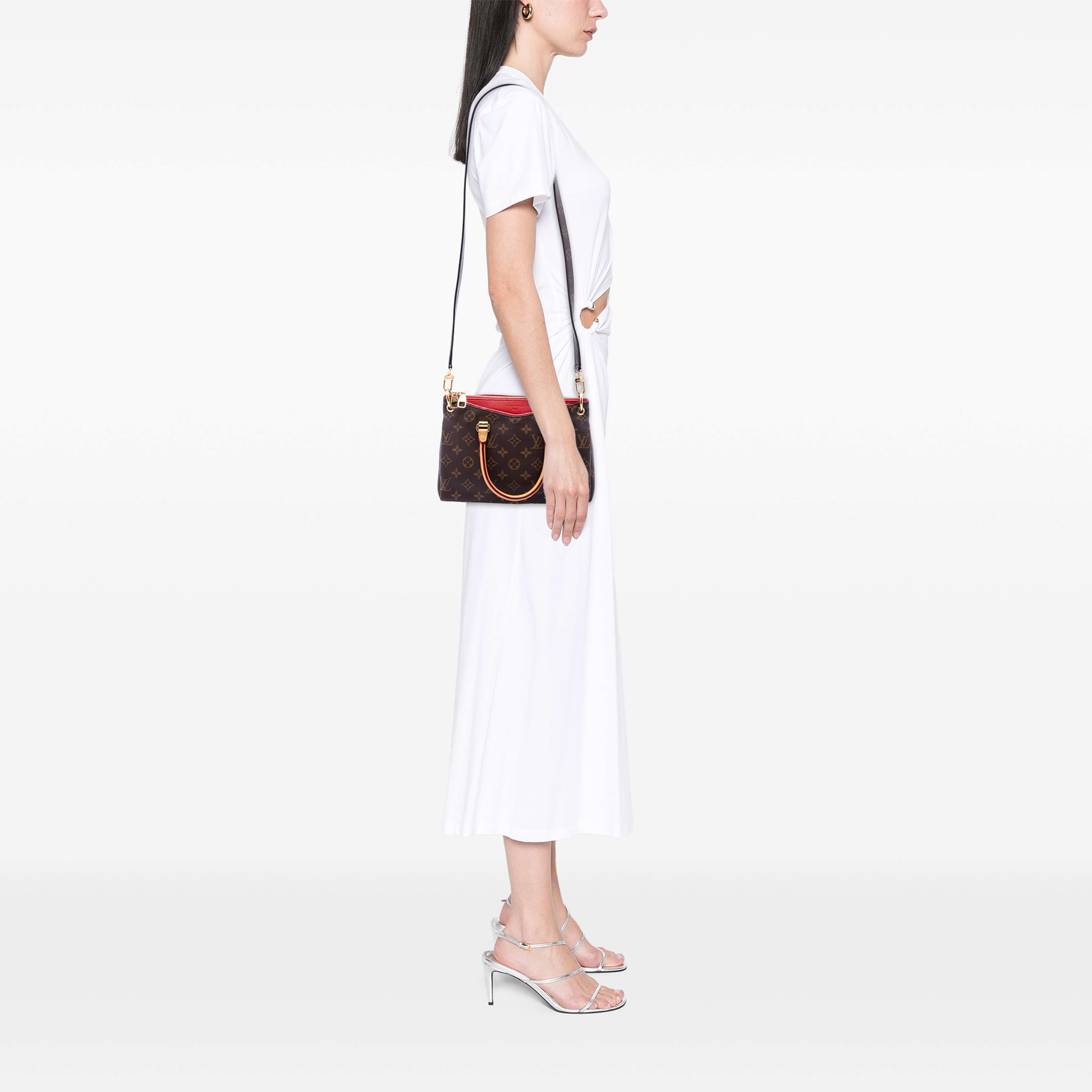 Louis Vuitton Monogram Pallas Bb, från Luxclusif, i färgen brun. Klicka för att öppna bilden i stort format