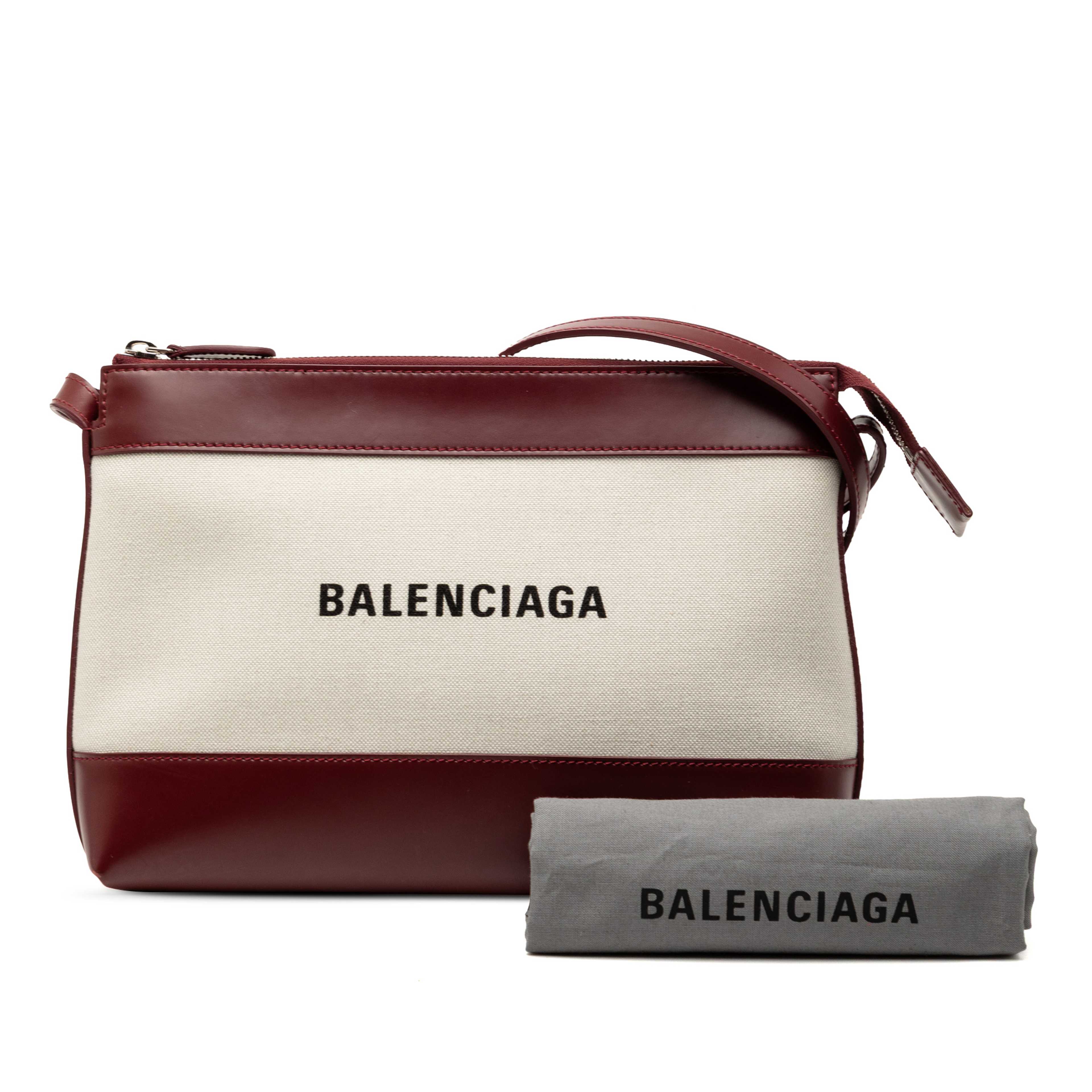 Balenciaga Canvas Logo Crossbody, från Luxclusif, i färgen brun. Klicka för att öppna bilden i stort format