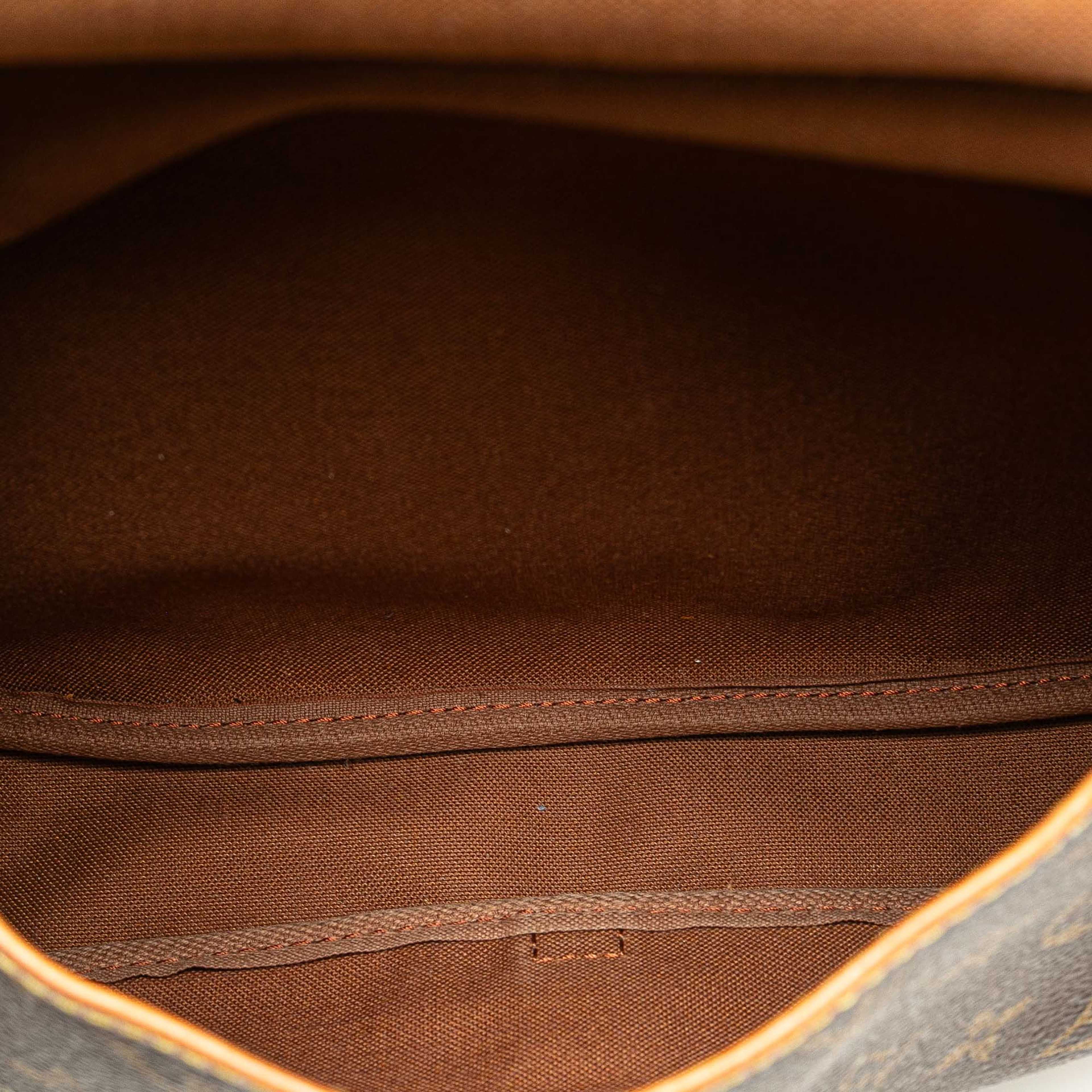 Louis Vuitton Monogram Saumur 30, från Luxclusif, i färgen brown.