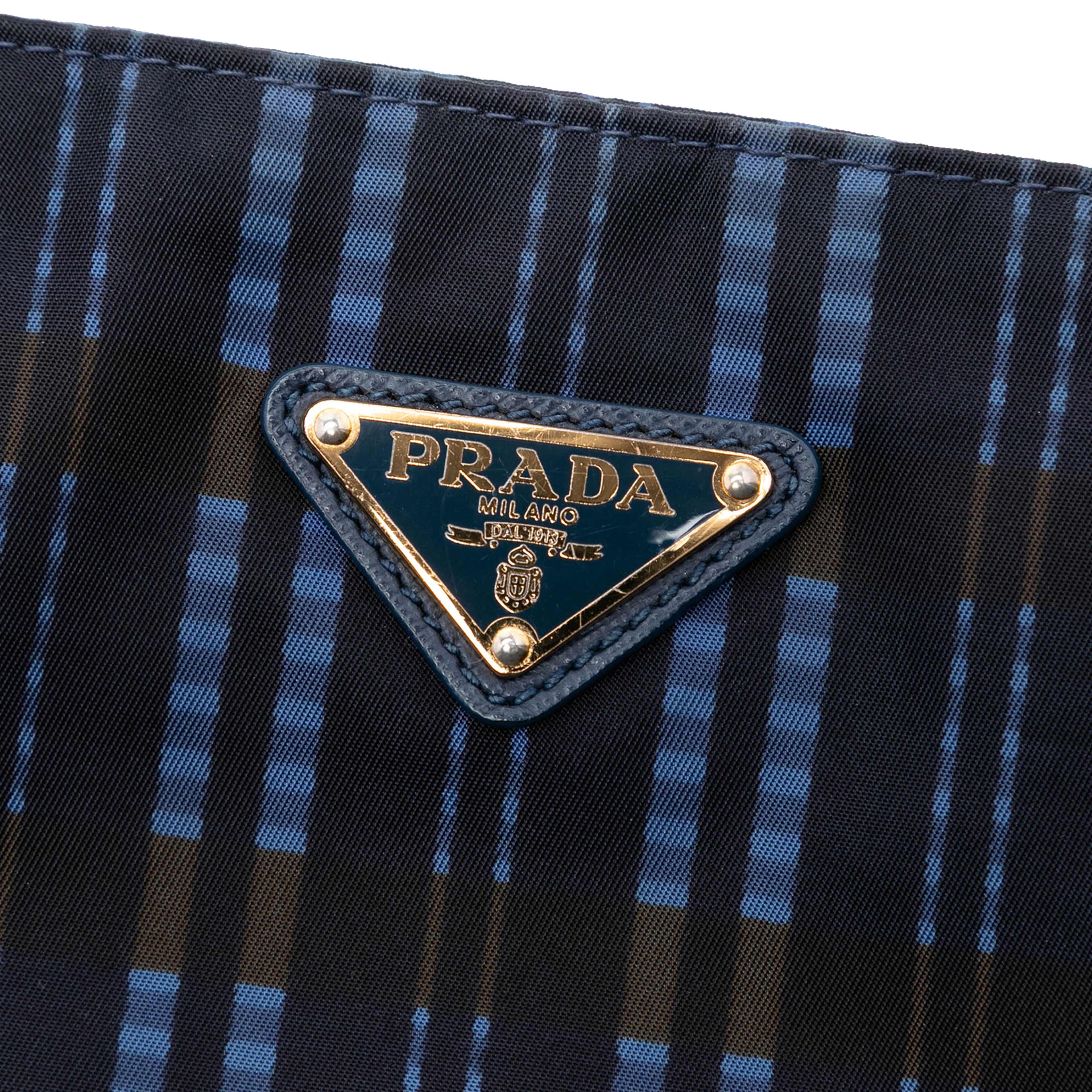 Prada Tessuto Stampato Tote, från Luxclusif, i färgen navy. Klicka för att öppna bilden i stort format