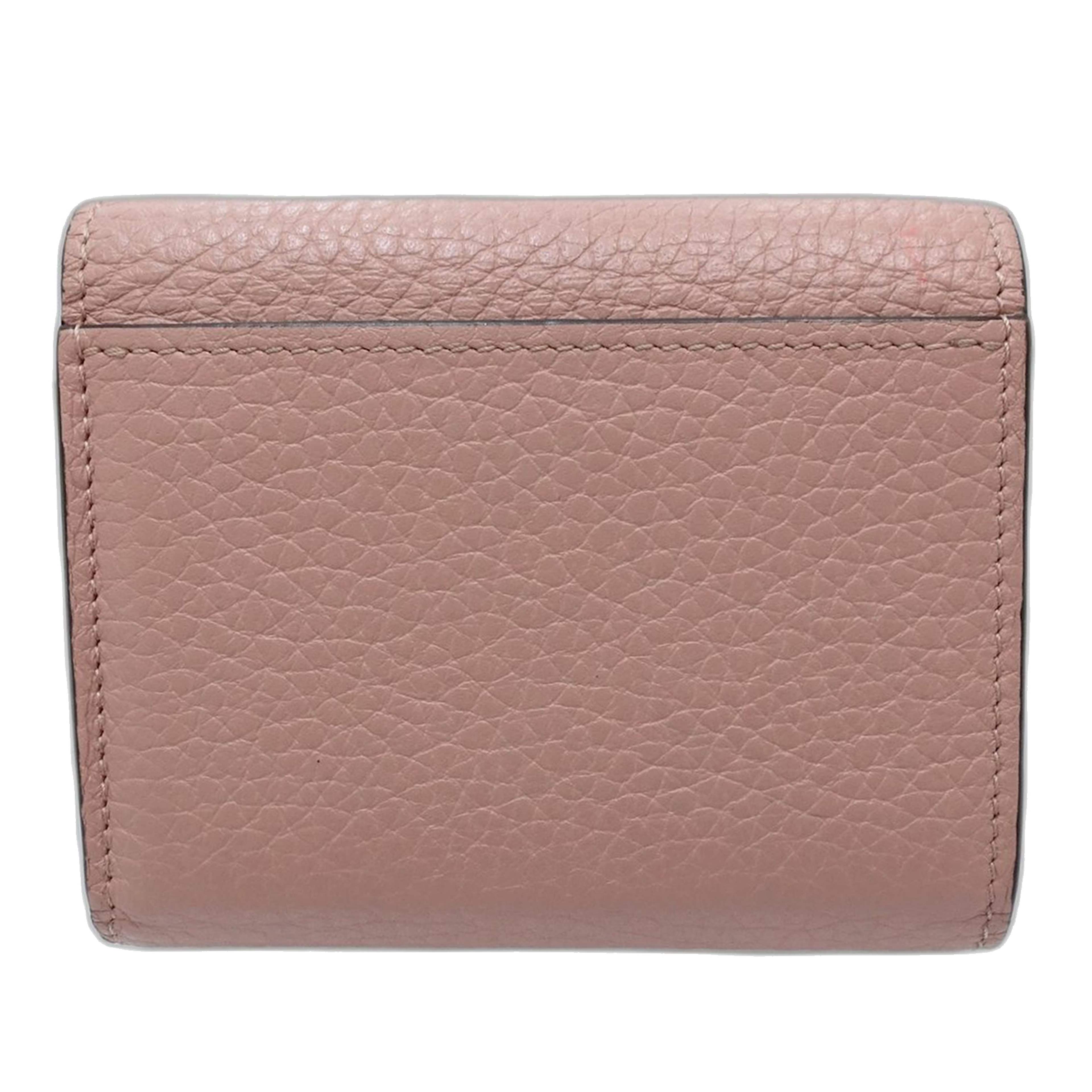Louis Vuitton Taurillon Capucines Compact Wallet, från Luxclusif, i färgen pink. Klicka för att öppna bilden i stort format