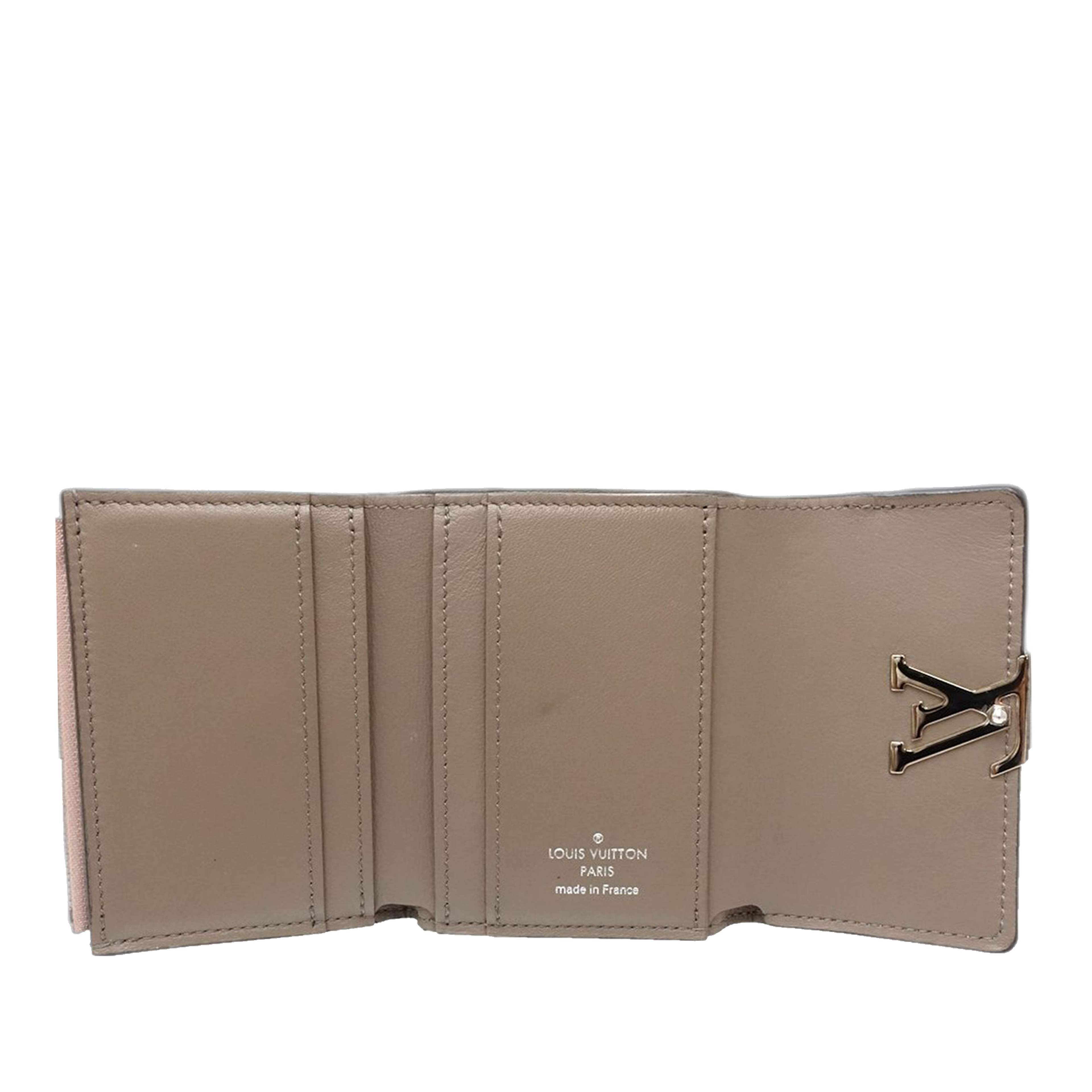 Louis Vuitton Taurillon Capucines Compact Wallet, från Luxclusif, i färgen pink. Klicka för att öppna bilden i stort format