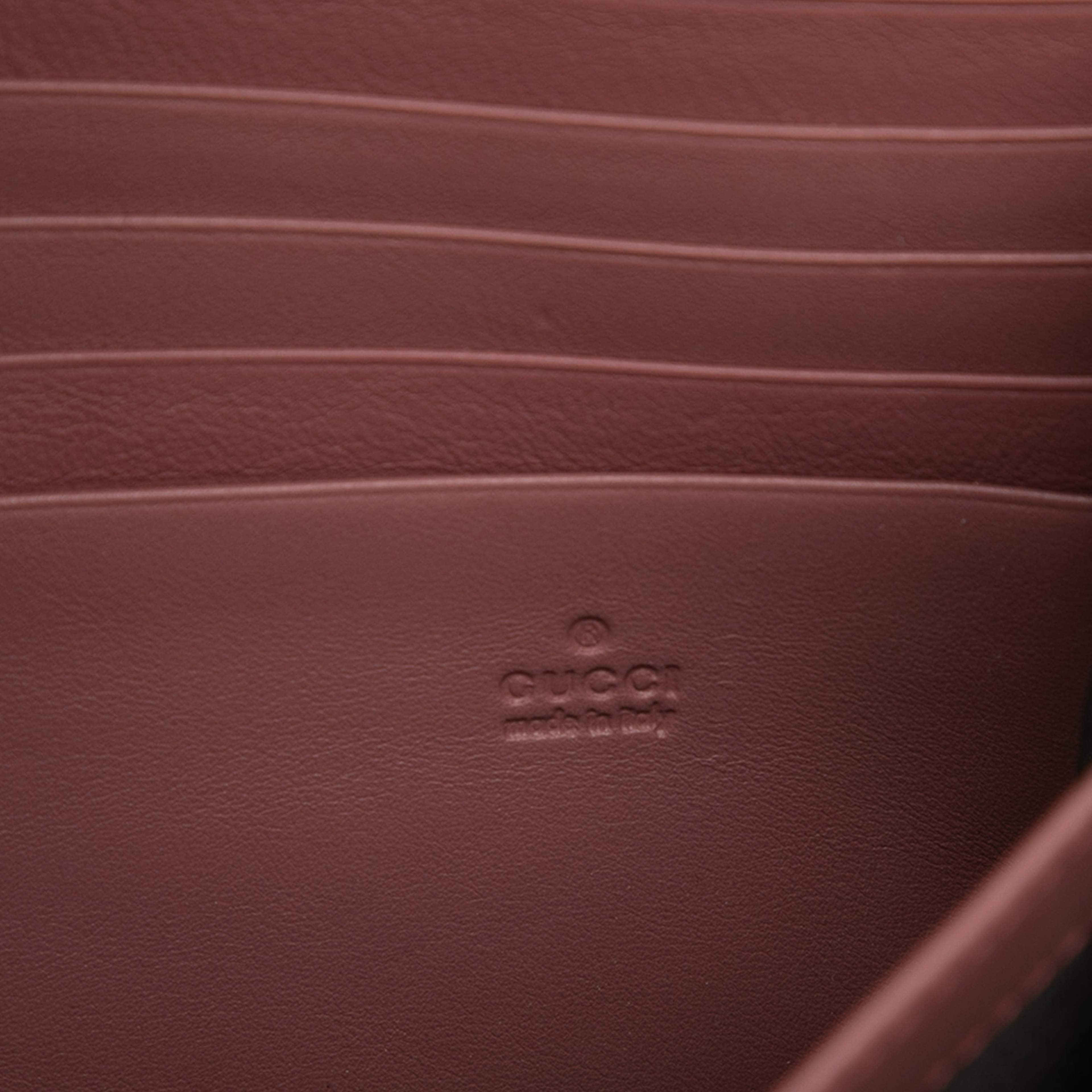 Gucci Gg Supreme Dionysus Blooms Chain Wallet, från Luxclusif, i färgen beige. Klicka för att öppna bilden i stort format