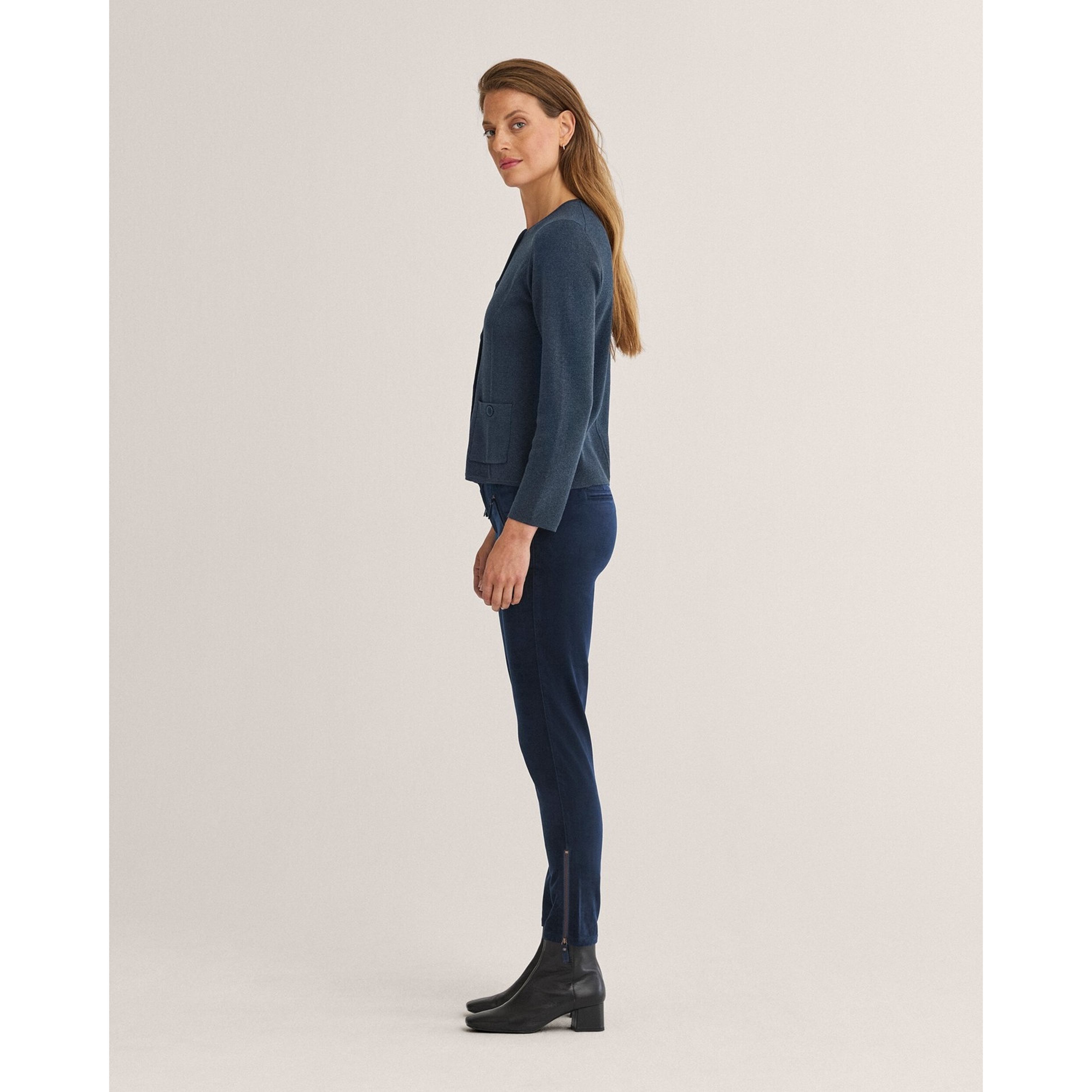 Sammetsbyxa Jodhpurs, från Newhouse, i färgen marinblå. Klicka för att öppna bilden i stort format