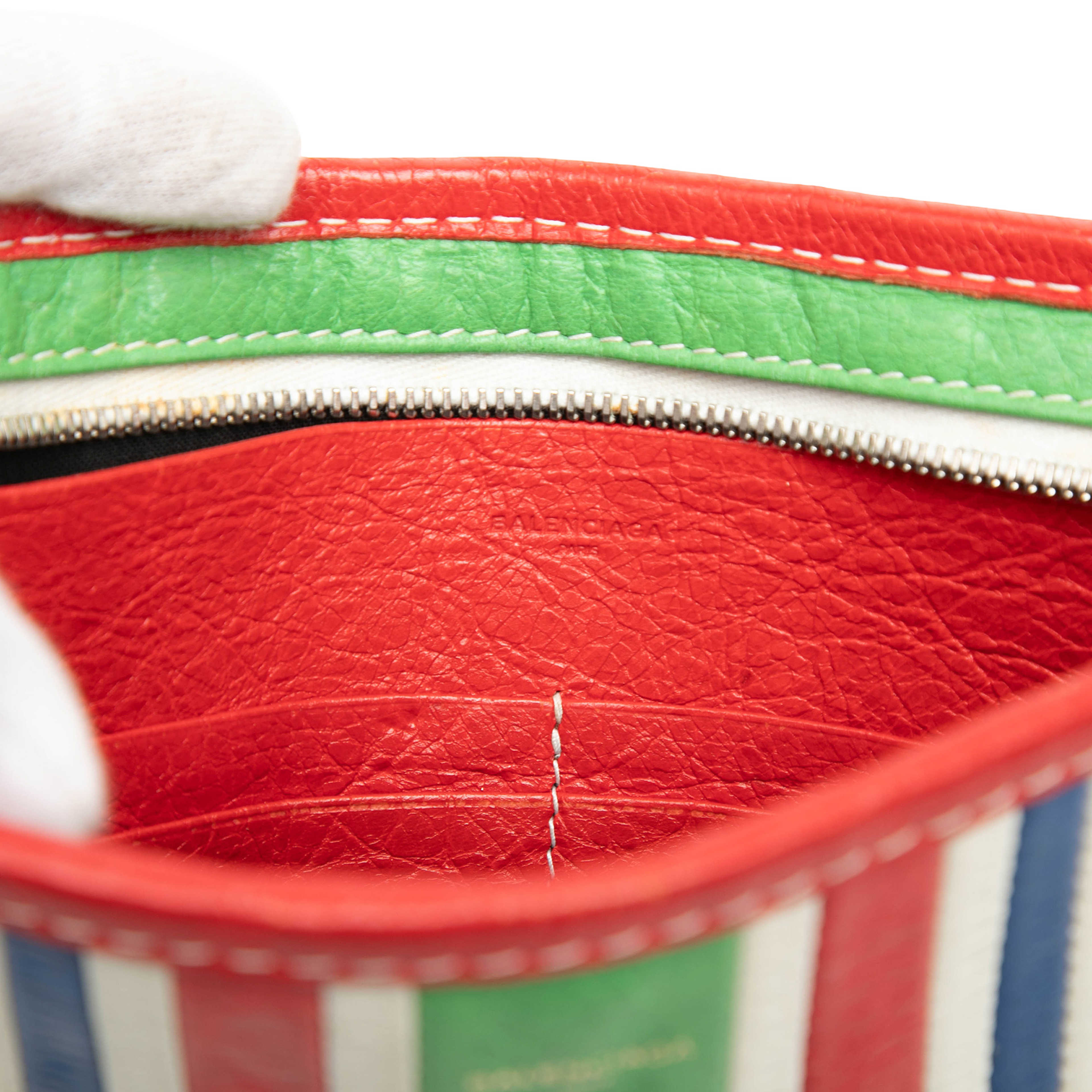 Balenciaga Lambskin Bazar Crossbody, från Luxclusif, i färgen green. Klicka för att öppna bilden i stort format