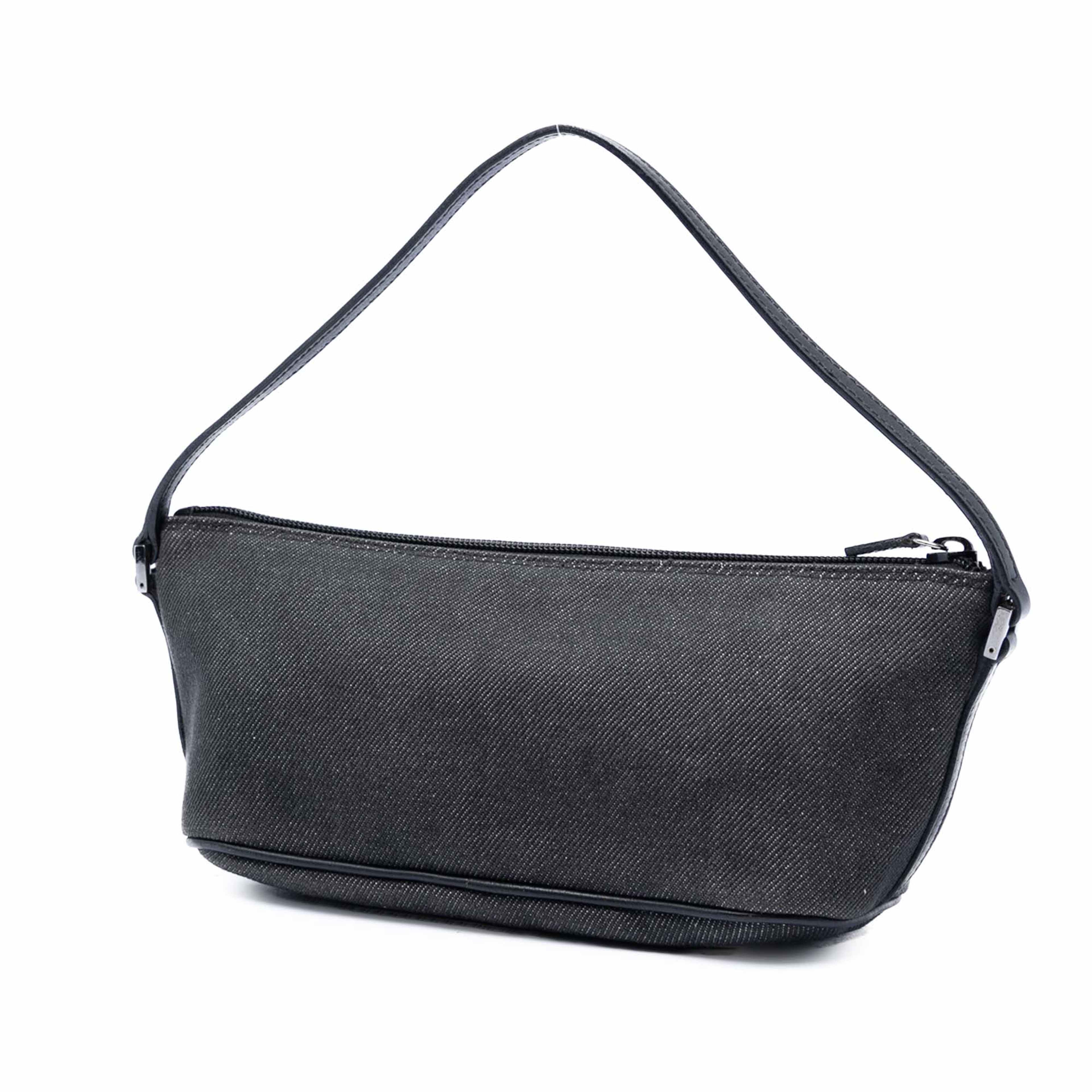 Gucci Denim Boat, från Luxclusif, i färgen black. Klicka för att öppna bilden i stort format
