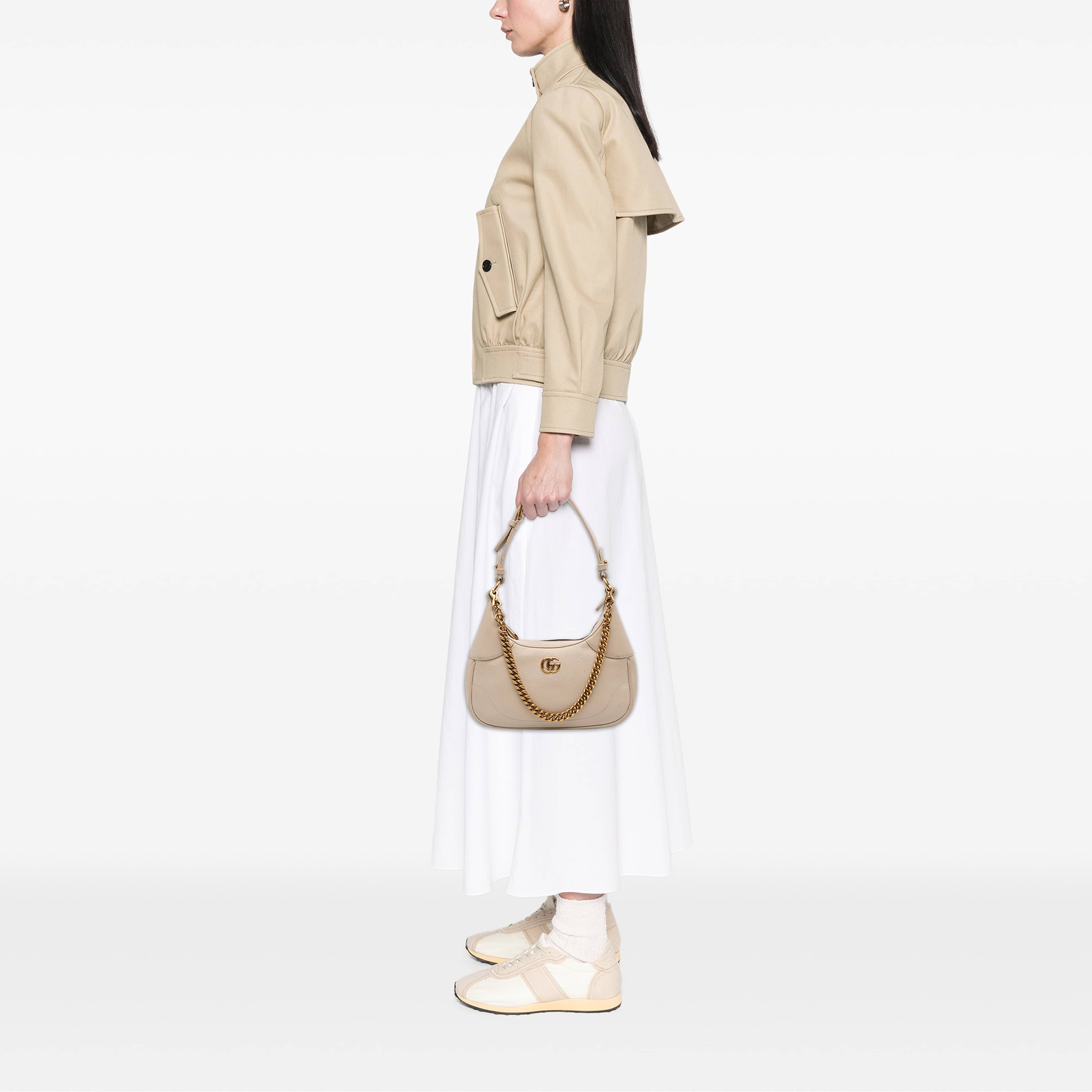 Gucci Small Calfskin Aphrodite Satchel, från Luxclusif, i färgen vit. Klicka för att öppna bilden i stort format