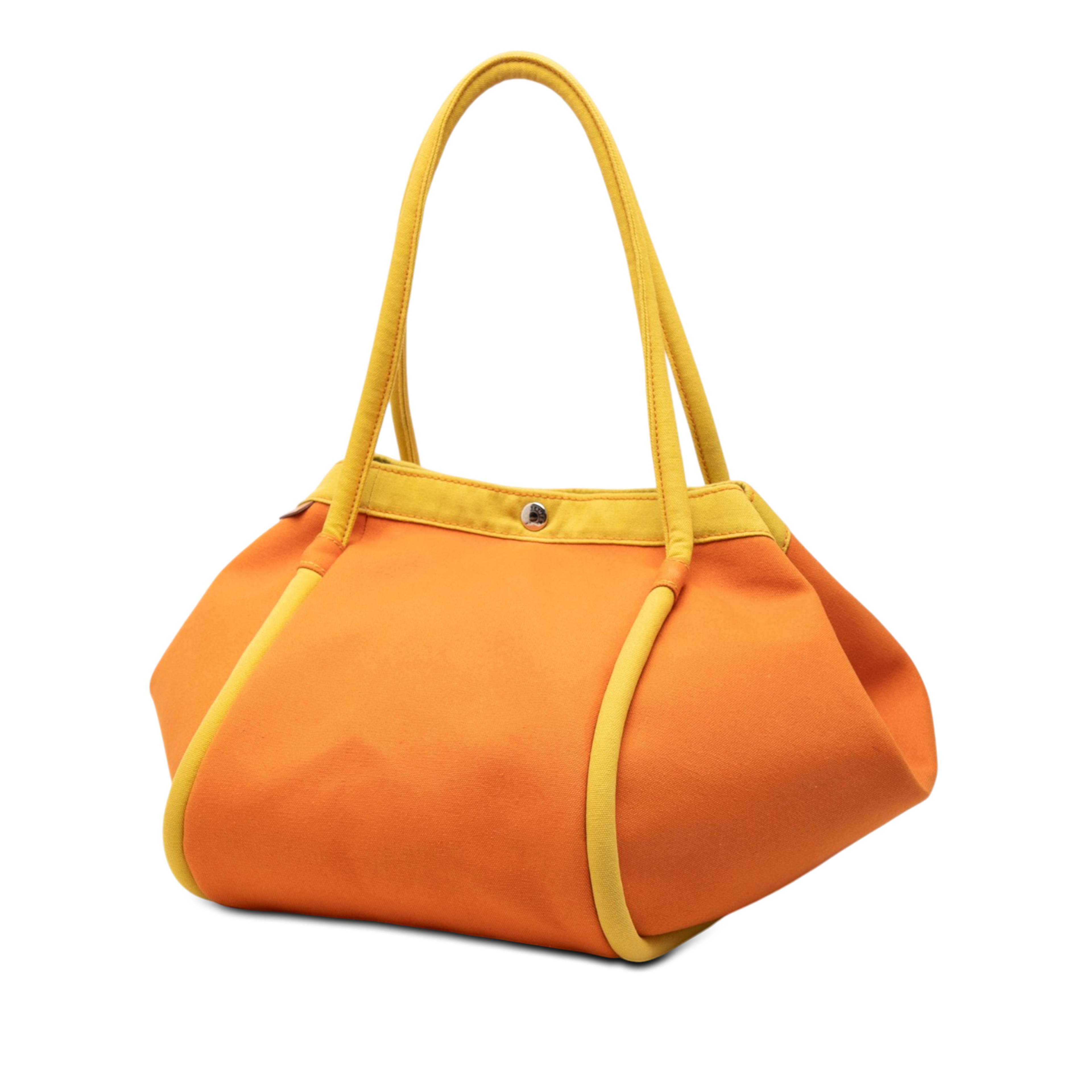Hermès Toile Lindy Beach Bag, från Luxclusif, i färgen orange. Klicka för att öppna bilden i stort format