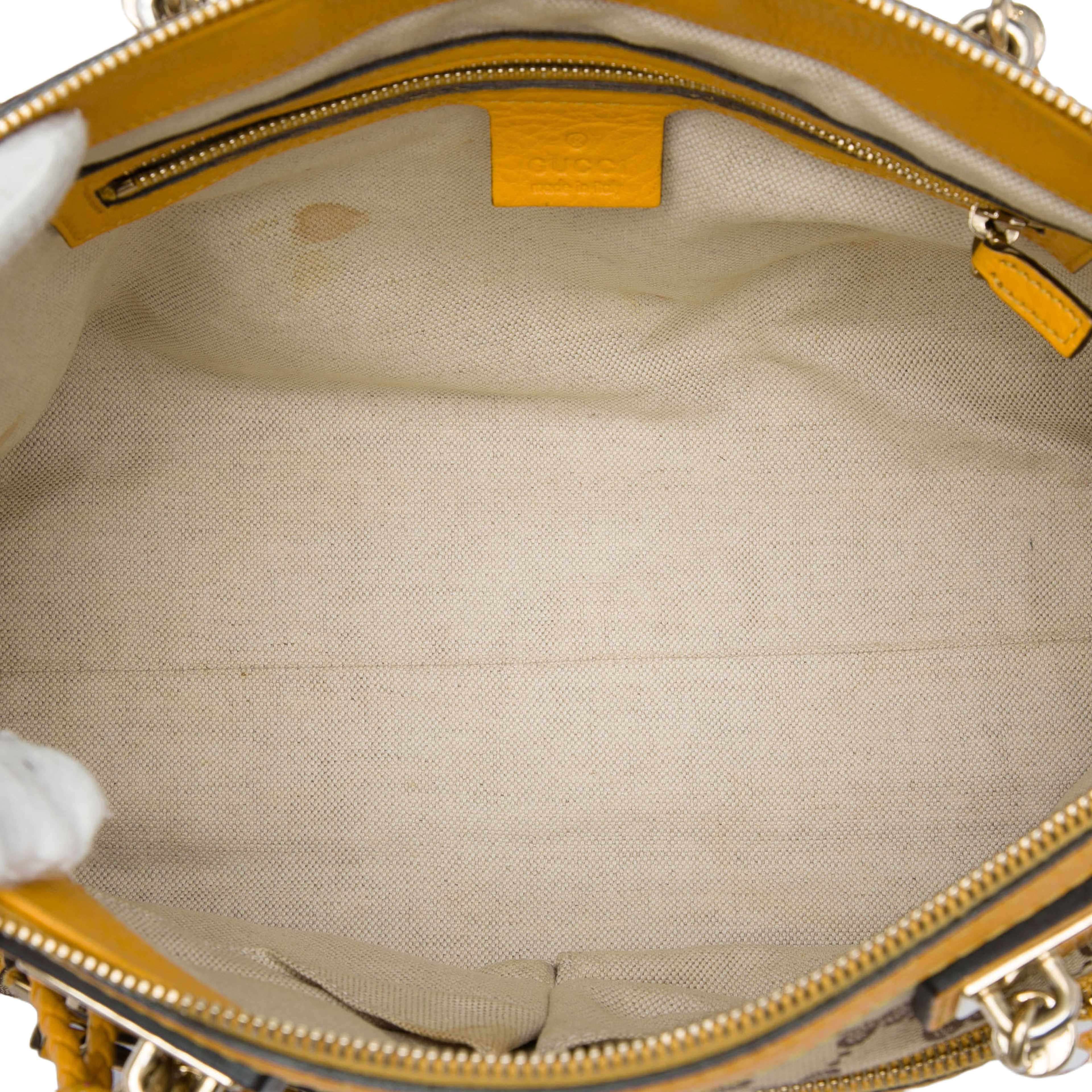 Gucci Gg Canvas Bella Satchel, från Luxclusif, i färgen beige. Klicka för att öppna bilden i stort format