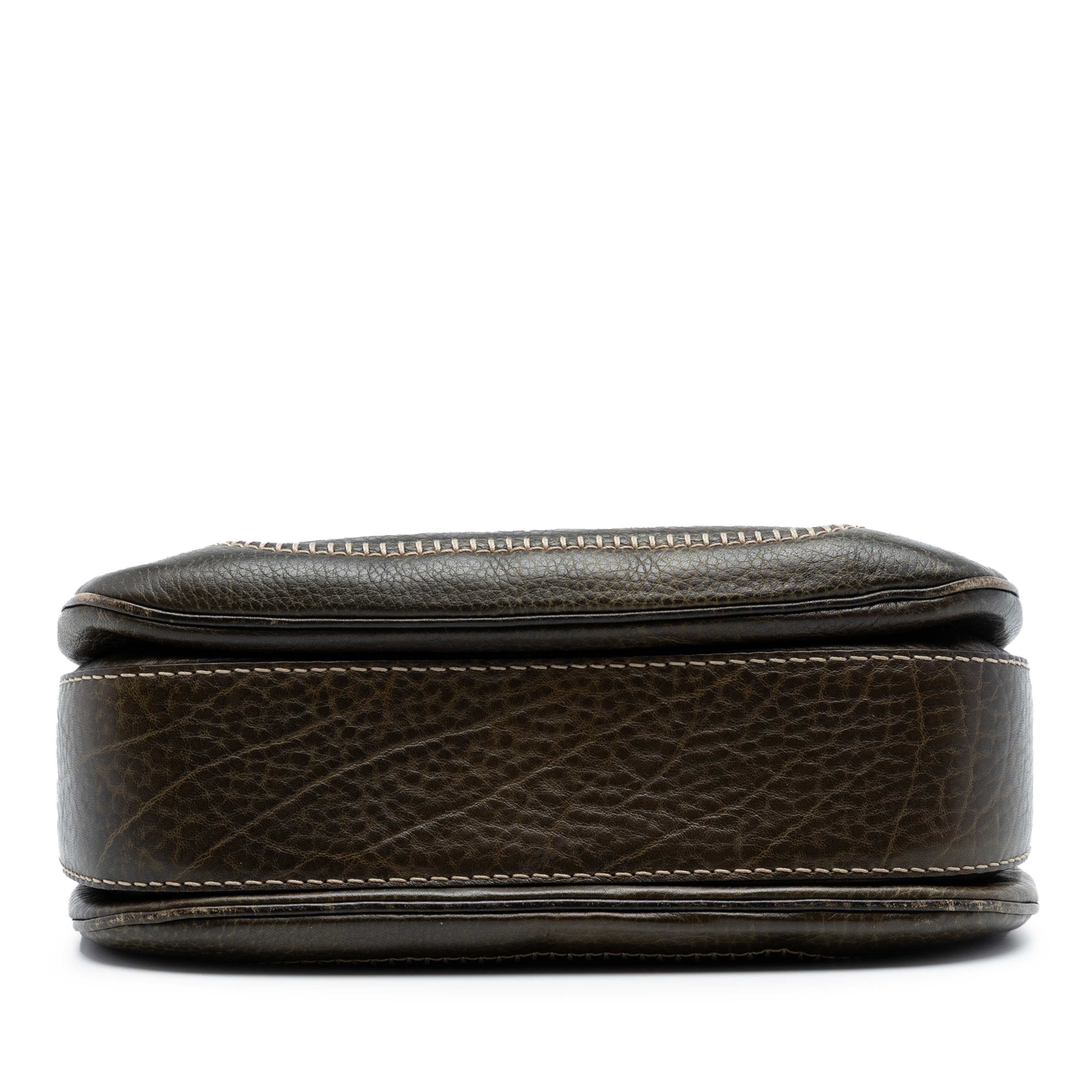 Gucci Medium Leather New Bamboo Satchel, från Luxclusif, i färgen olive green. Klicka för att öppna bilden i stort format