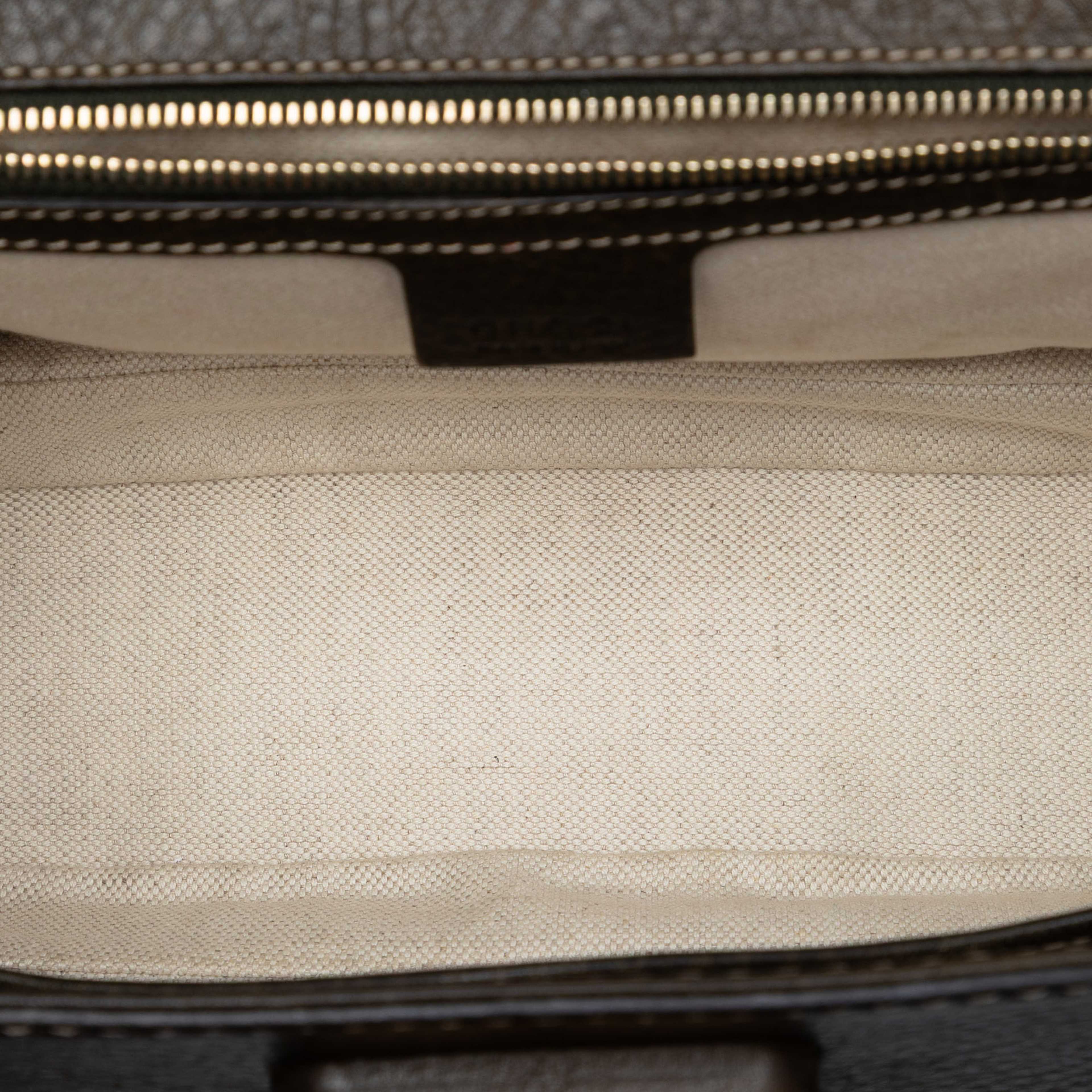 Gucci Medium Leather New Bamboo Satchel, från Luxclusif, i färgen olive green. Klicka för att öppna bilden i stort format