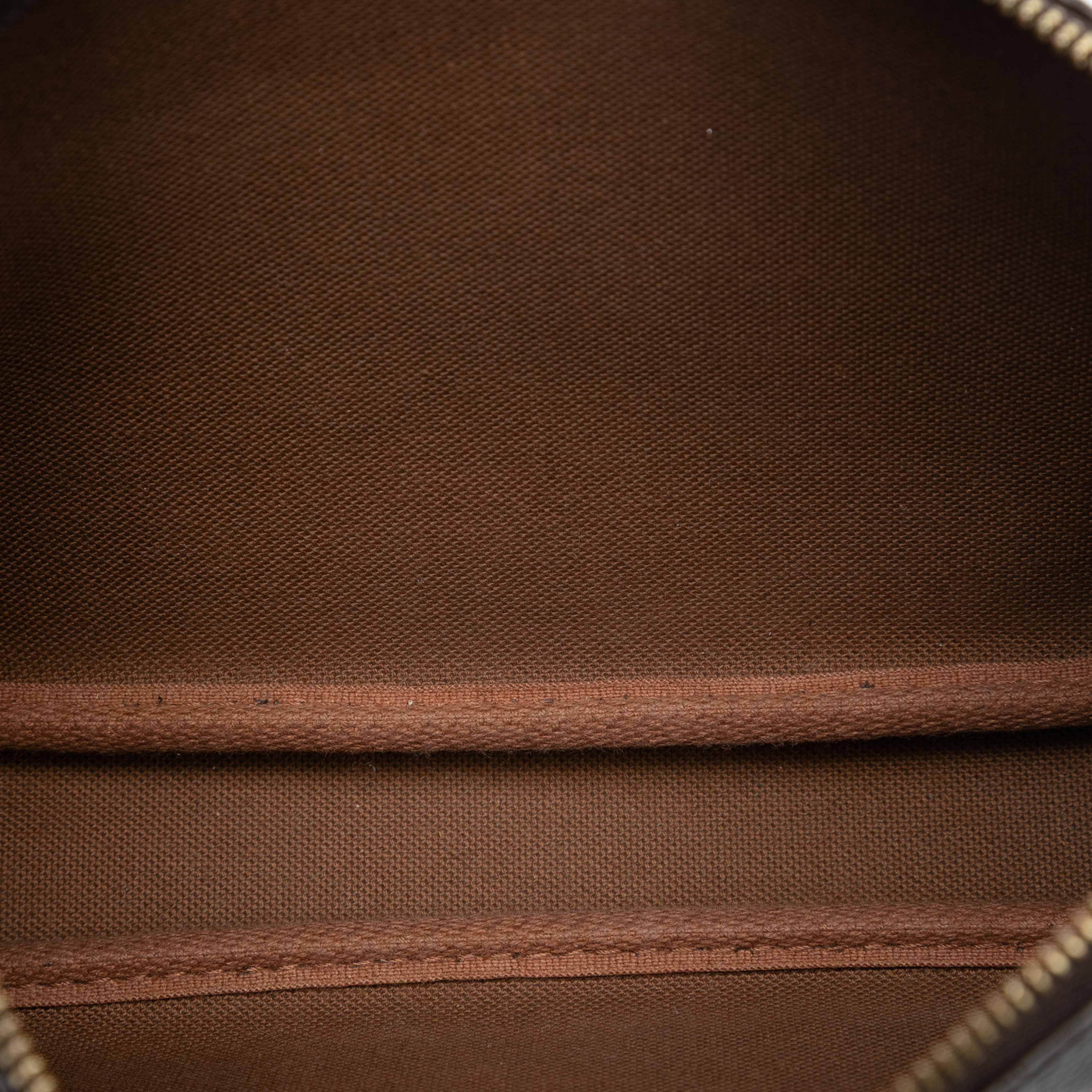 Louis Vuitton Monogram Pochette Accessoires, från Luxclusif, i färgen brown. Klicka för att öppna bilden i stort format