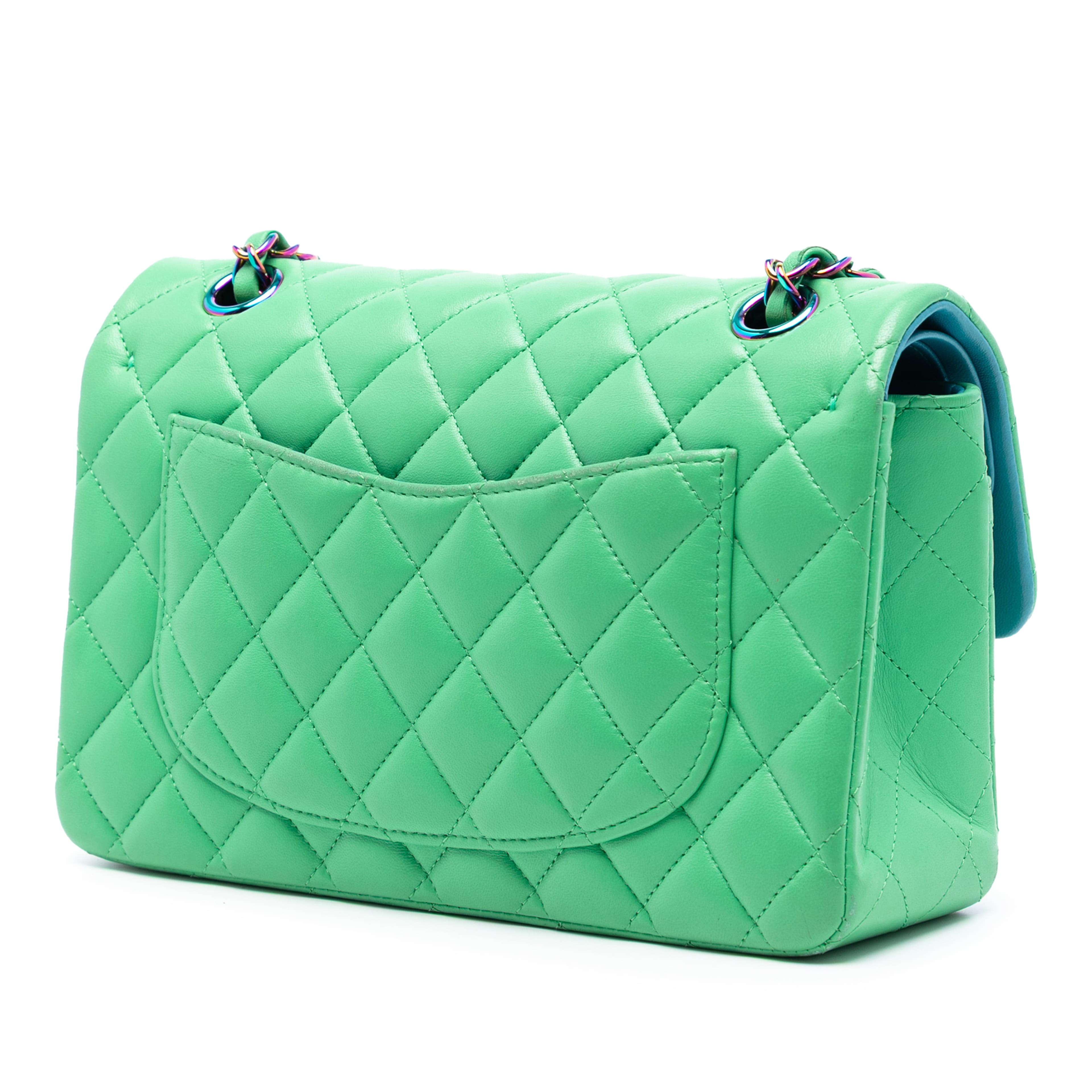Chanel Small Classic Lambskin Rainbow Hardware Double Flap, från Luxclusif, i färgen green. Klicka för att öppna bilden i stort format