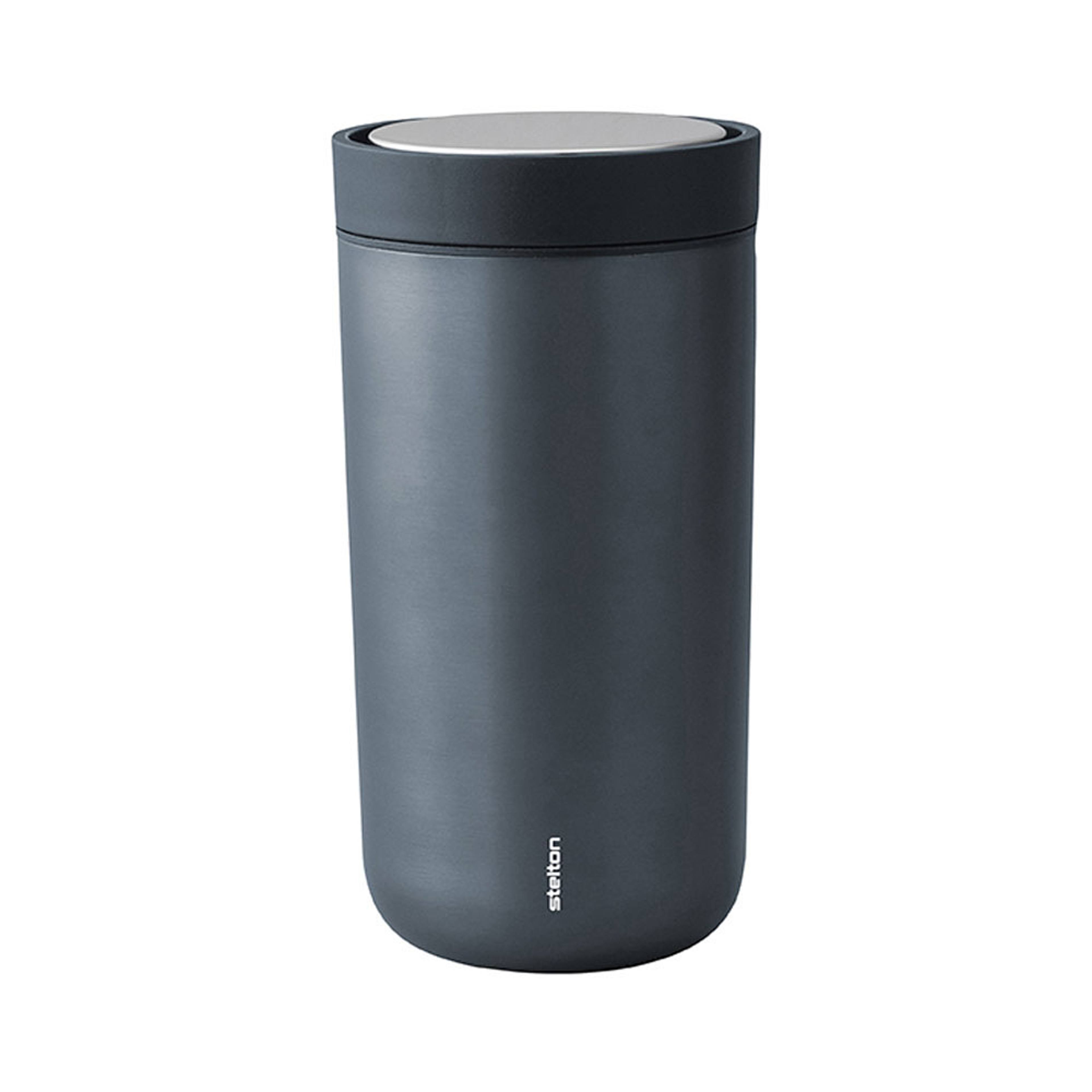 Termomugg To Go Click, från Stelton, i färgen Blue/Metallic. Klicka för att öppna bilden i stort format