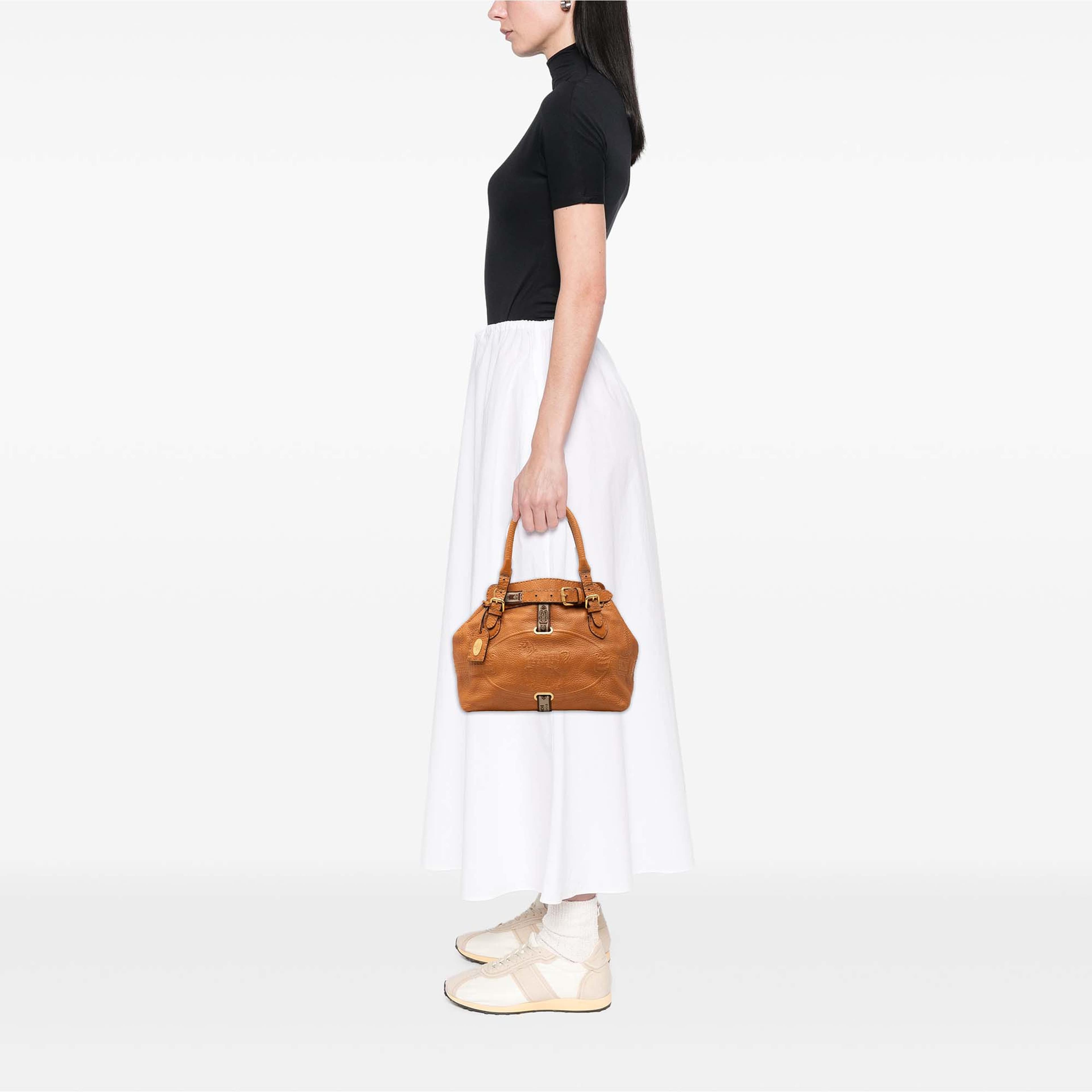 Fendi Large Leather Selleria Villa Borghese Tote, från Luxclusif, i färgen brun. Klicka för att öppna bilden i stort format