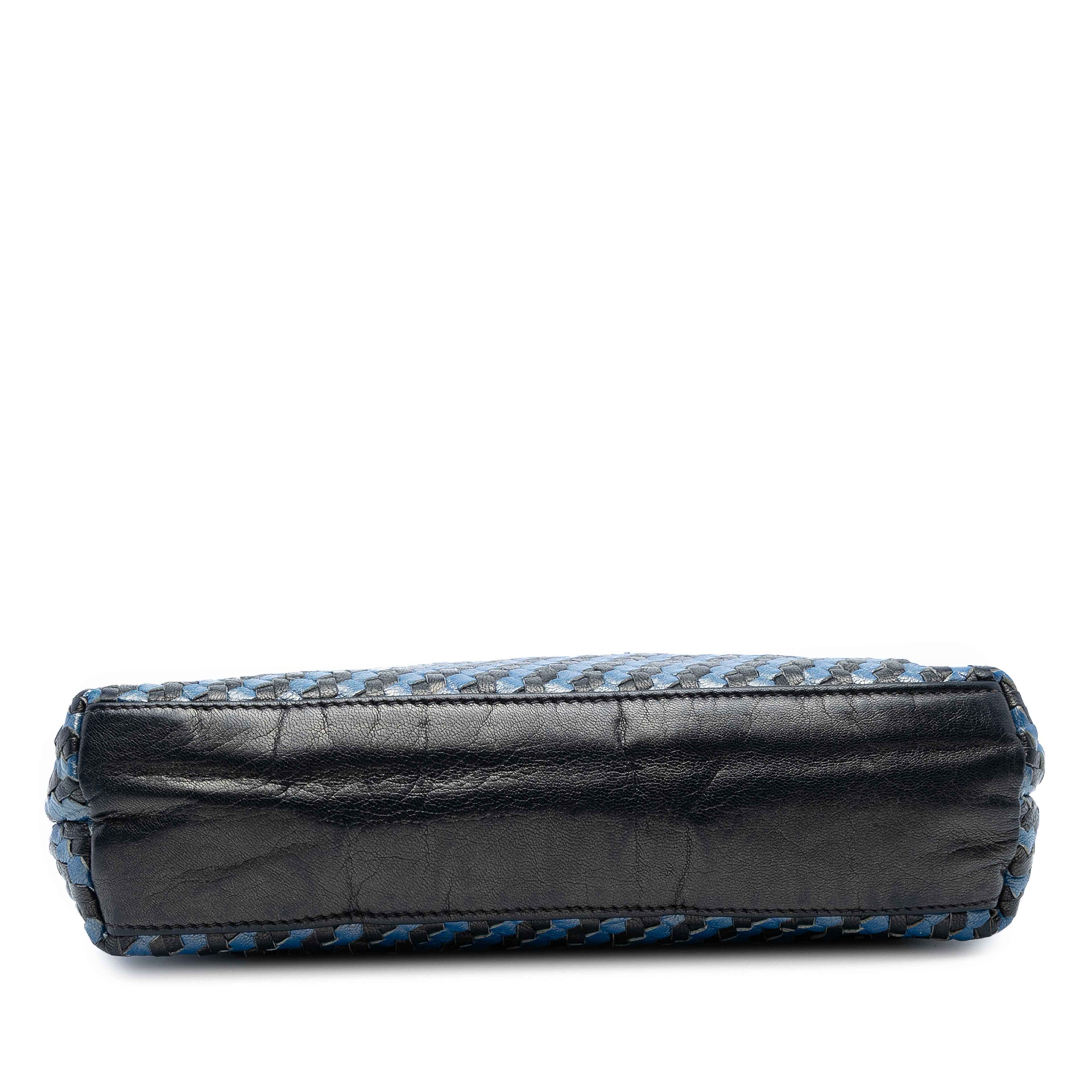 Fendi Woven Leather Ff Crossbody, från Luxclusif, i färgen blue. Klicka för att öppna bilden i stort format