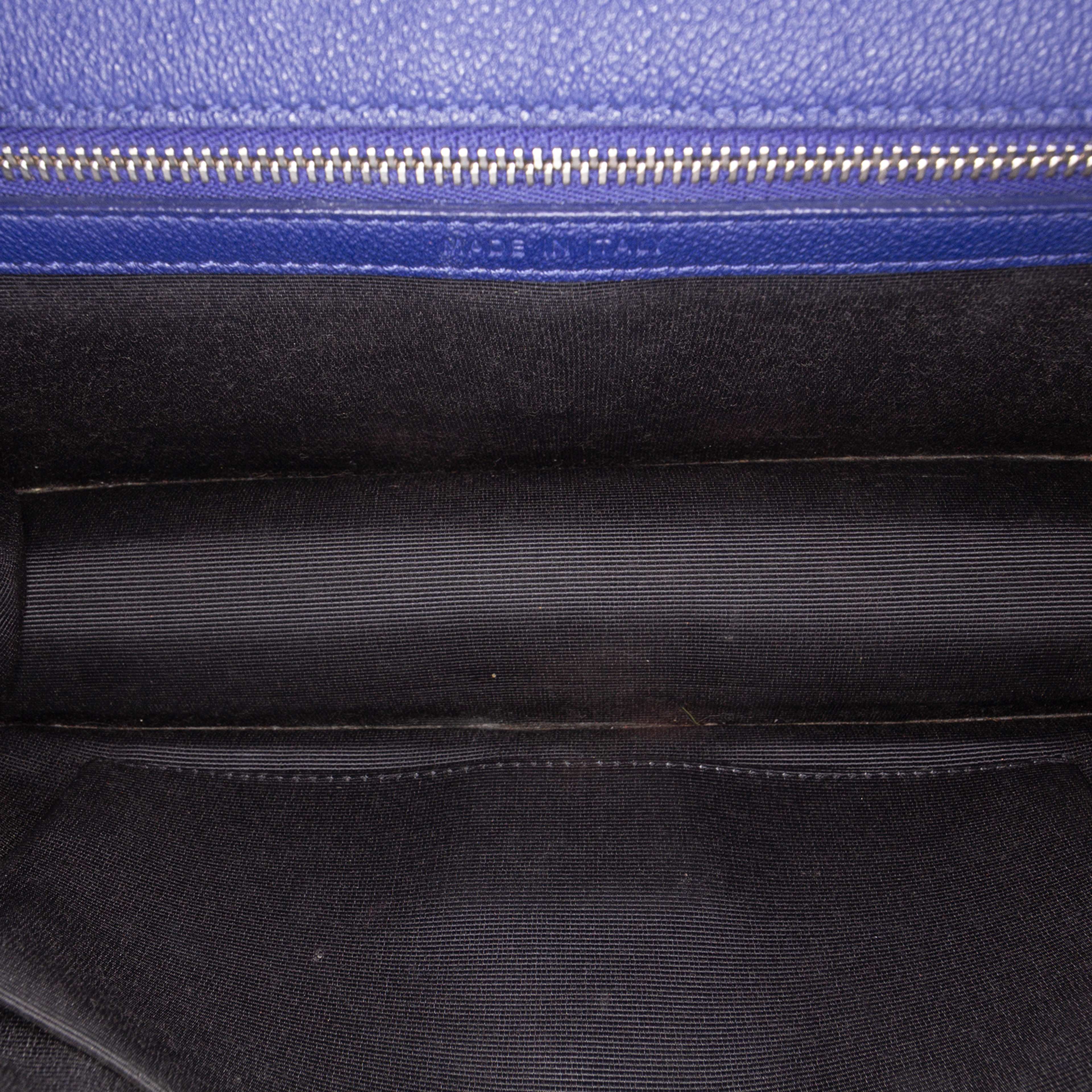Dior Medium Grained Calfskin Diorama Flap, från Luxclusif, i färgen blå. Klicka för att öppna bilden i stort format
