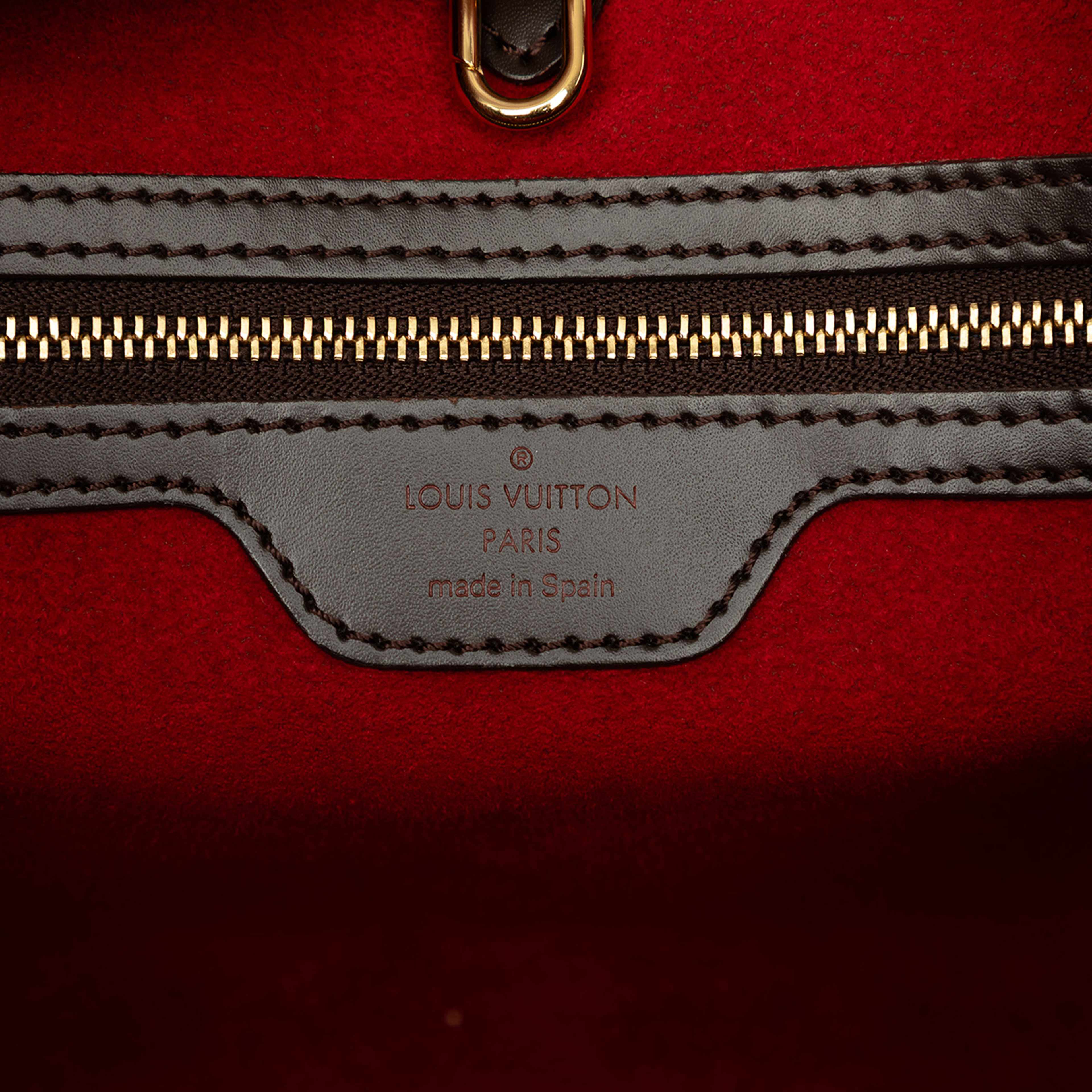 Louis Vuitton Damier Ebene Hampstead Pm, från Luxclusif, i färgen brun. Klicka för att öppna bilden i stort format