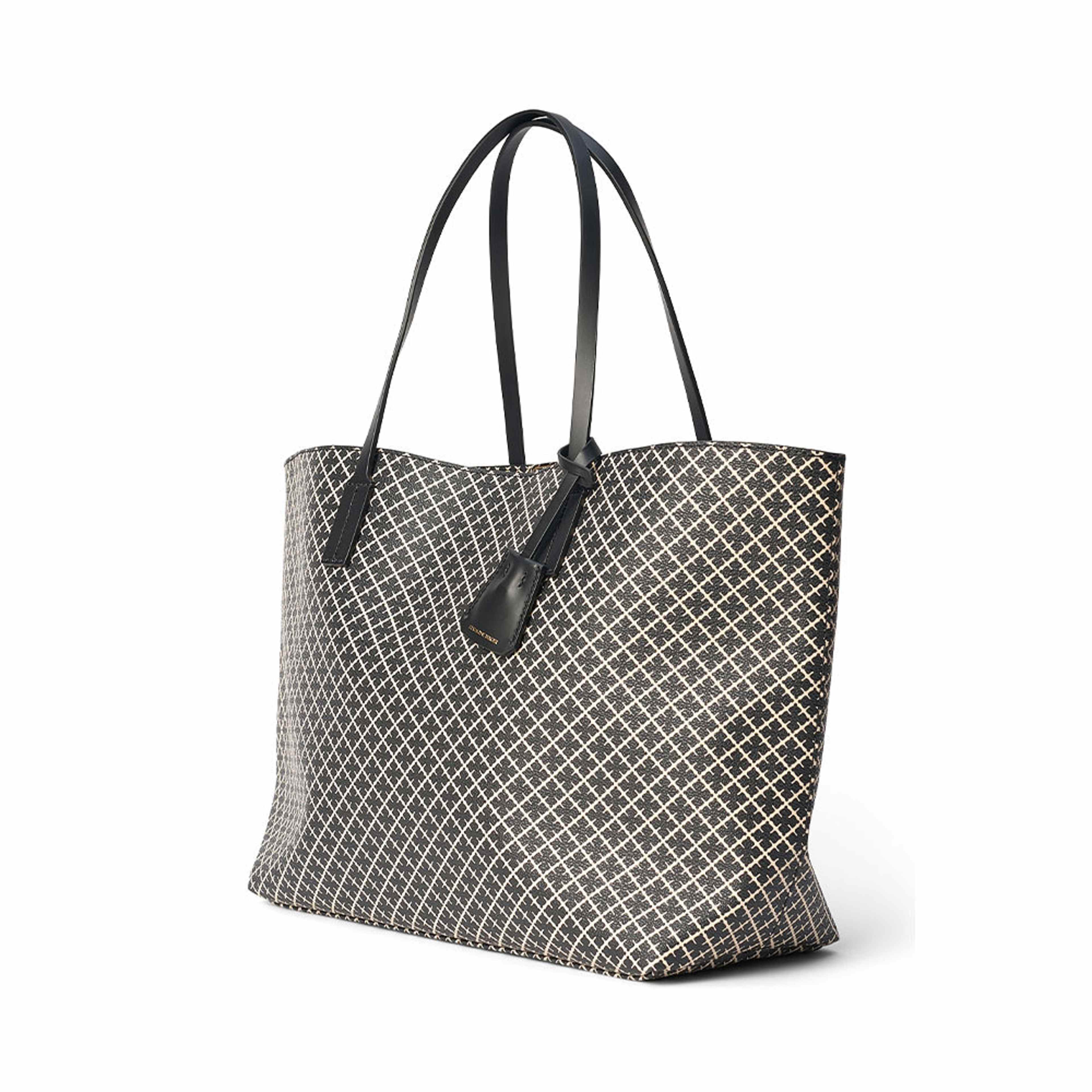 Abigail Medium Handbag (Not Leather), från By Malene Birger, i färgen Black. Klicka för att öppna bilden i stort format