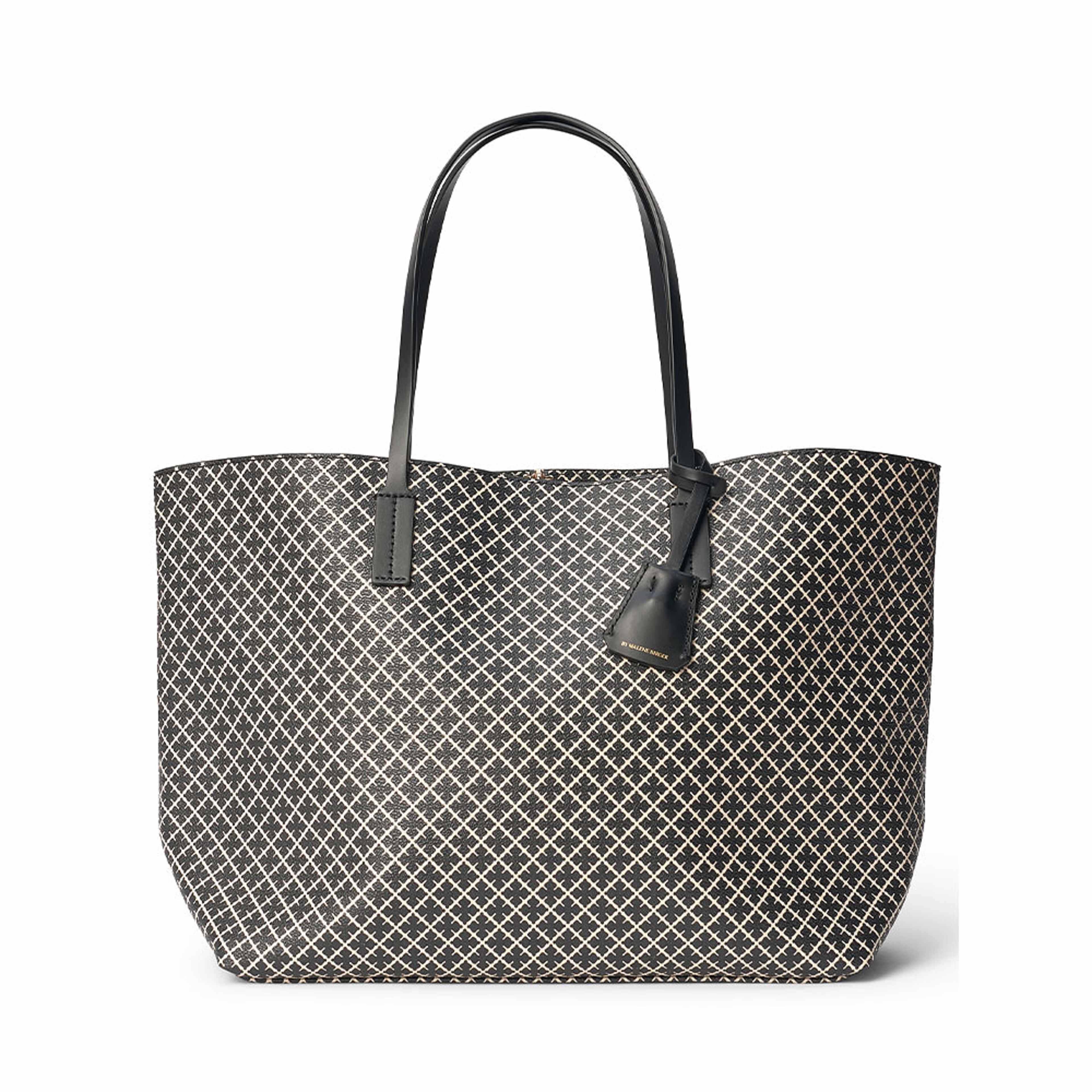 Abigail Medium Handbag (Not Leather), från By Malene Birger, i färgen Black. Klicka för att öppna bilden i stort format