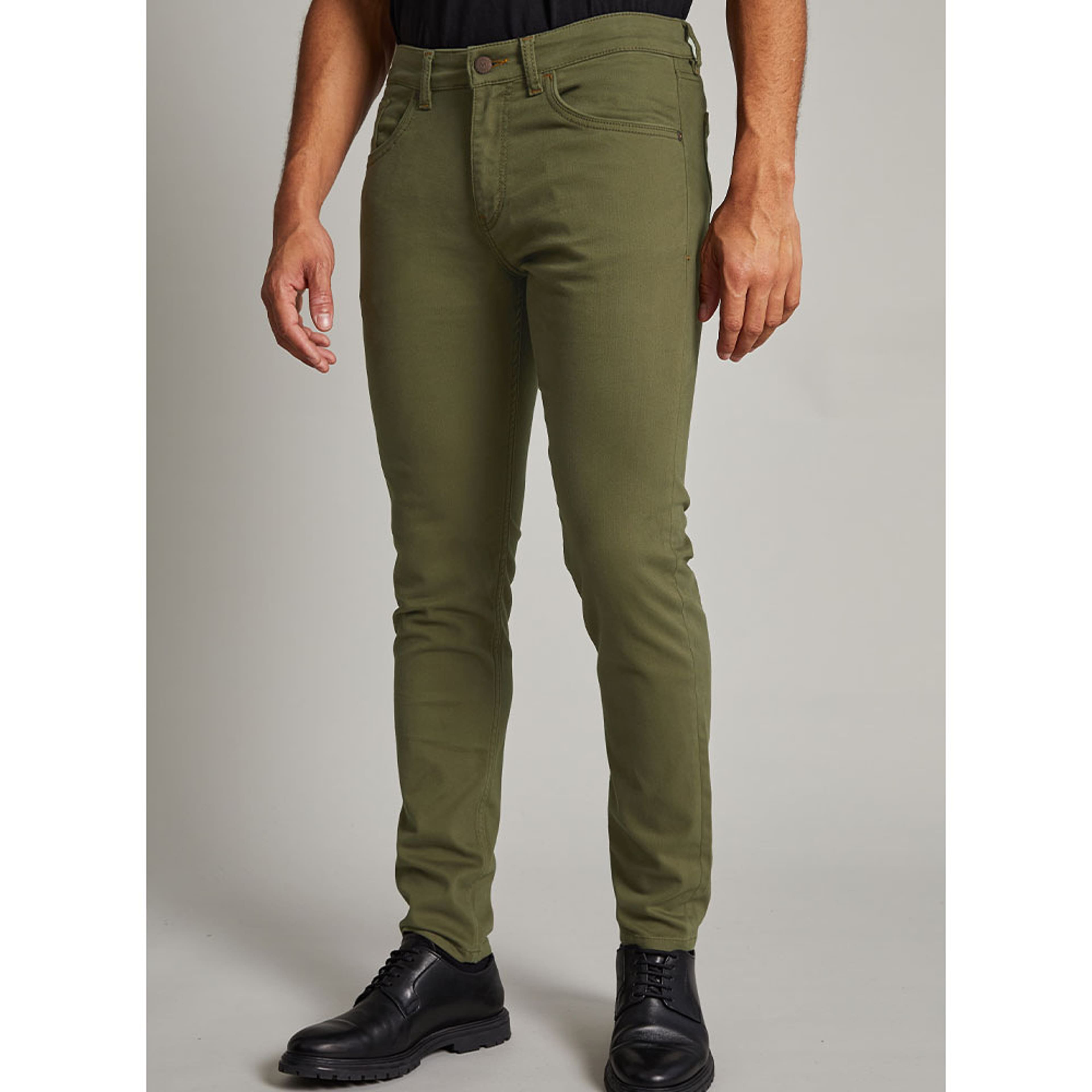 Pete Trouser, från Matinique, i färgen Olive Night. Klicka för att öppna bilden i stort format