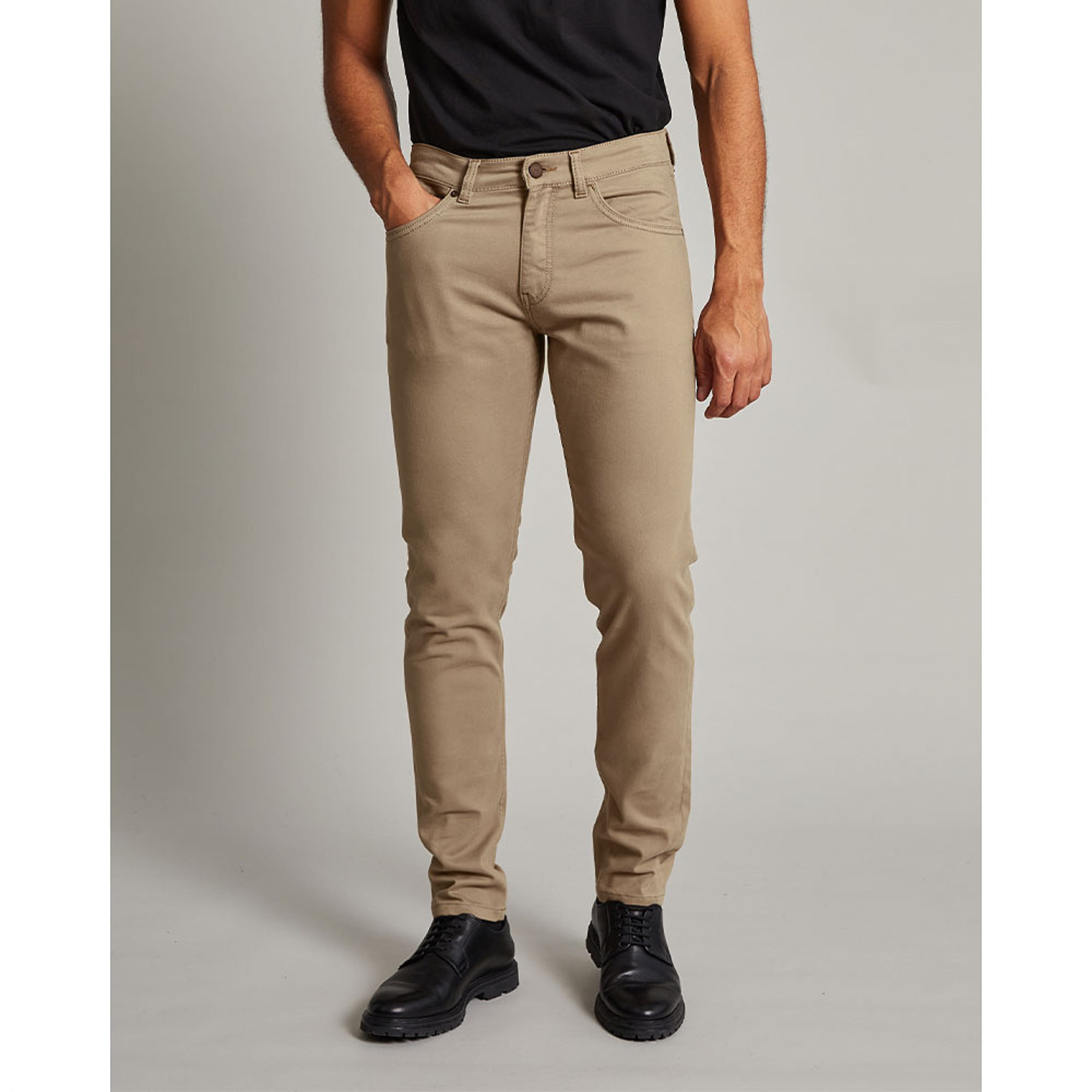 Pete Trouser, från Matinique, i färgen Khaki. Klicka för att öppna bilden i stort format