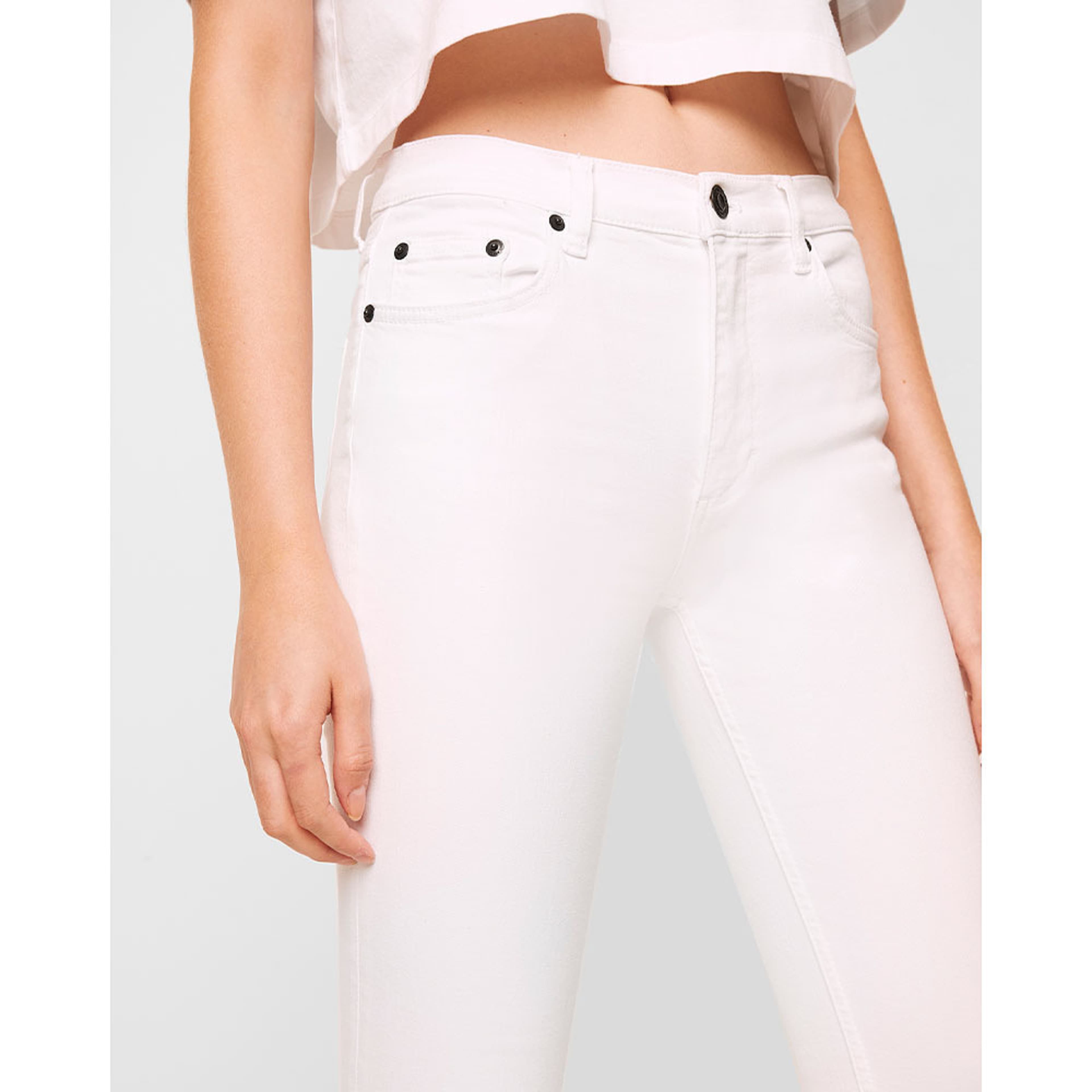 Jeans R Rebound 30' Skinny, från French Connection, i färgen Summer White. Klicka för att öppna bilden i stort format