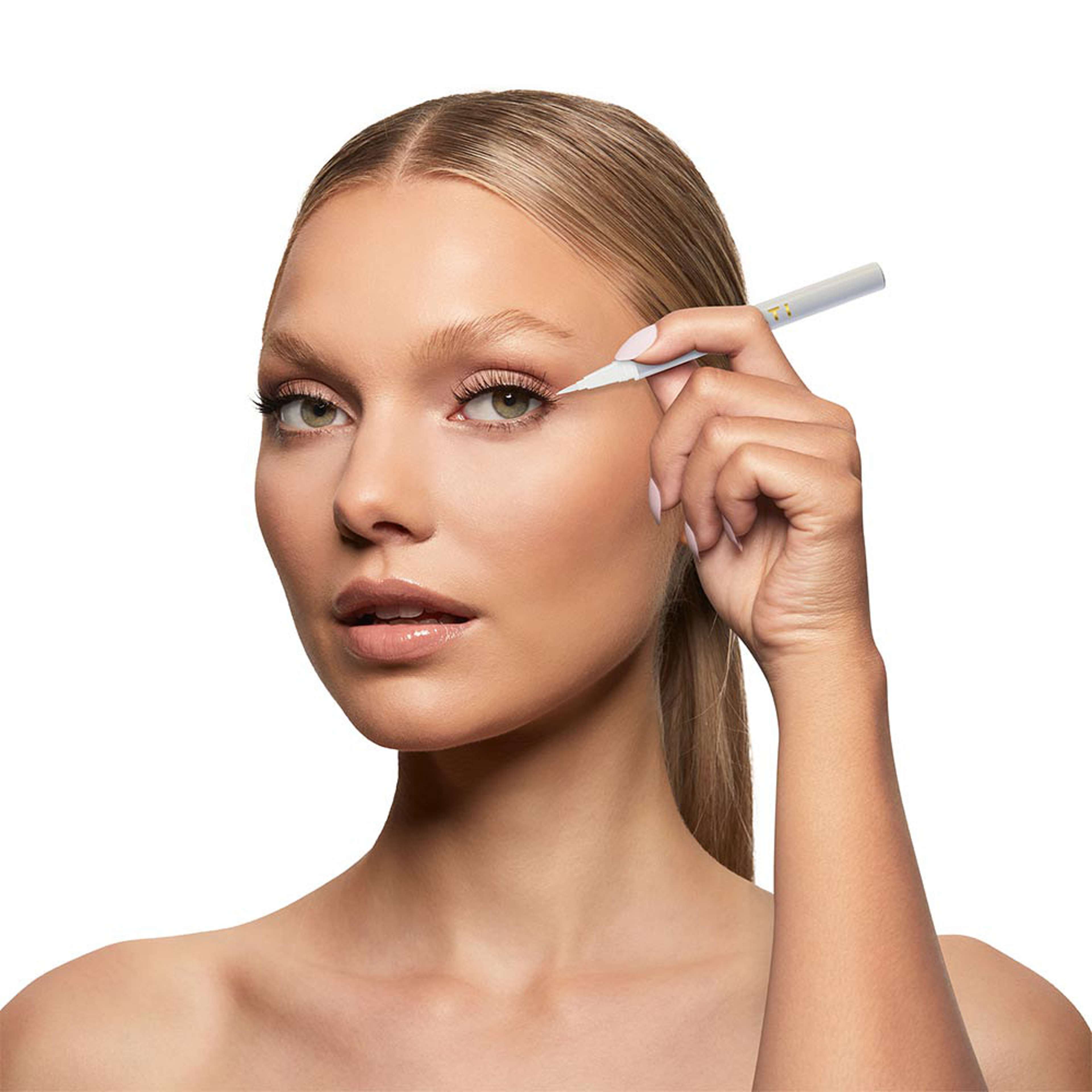 Eyelash Glue Pen Quartz, från SWATI Cosmetics, i färgen Clear. Klicka för att öppna bilden i stort format