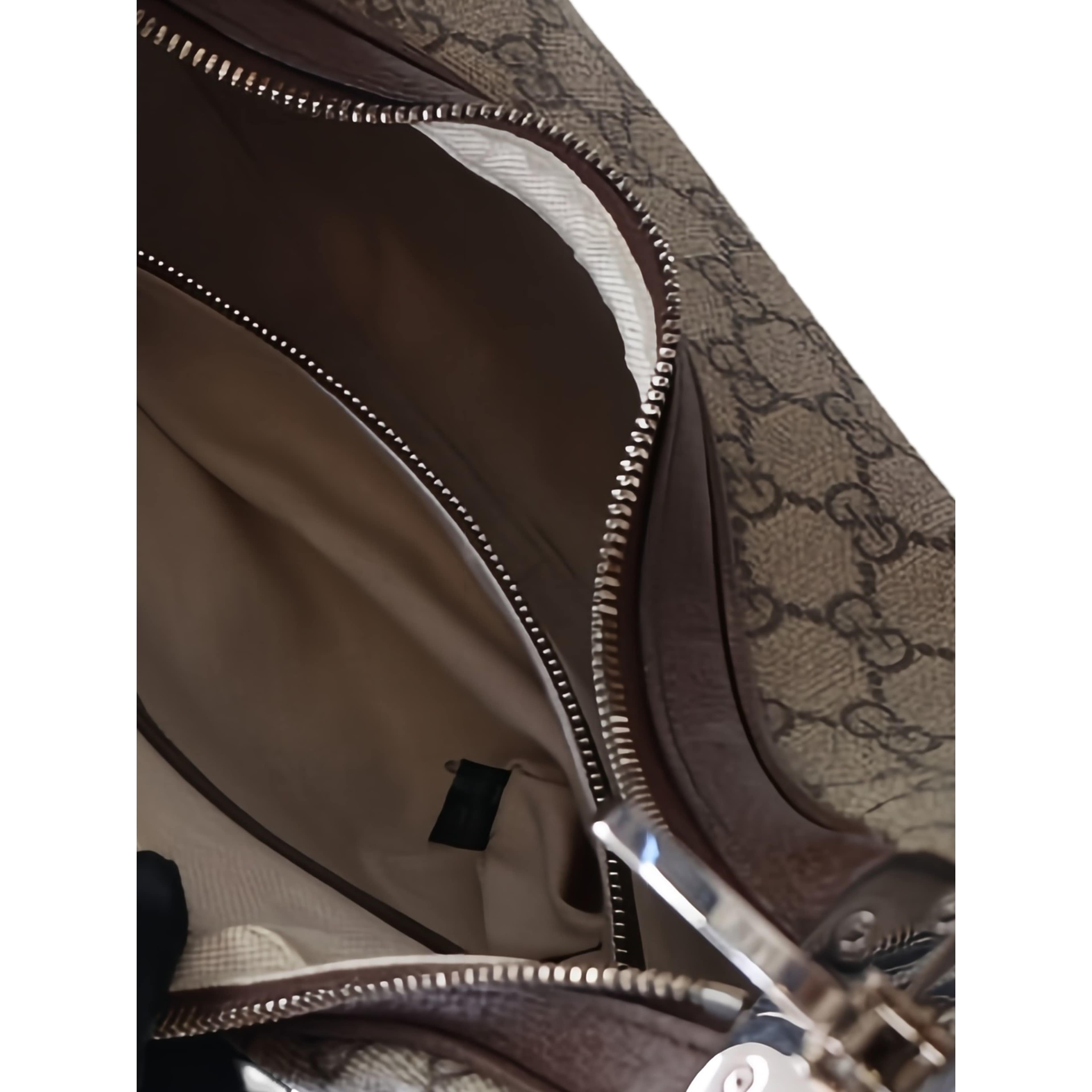 Gucci Medium Gg Supreme Web Attache Crossbody, från Luxclusif, i färgen beige. Klicka för att öppna bilden i stort format