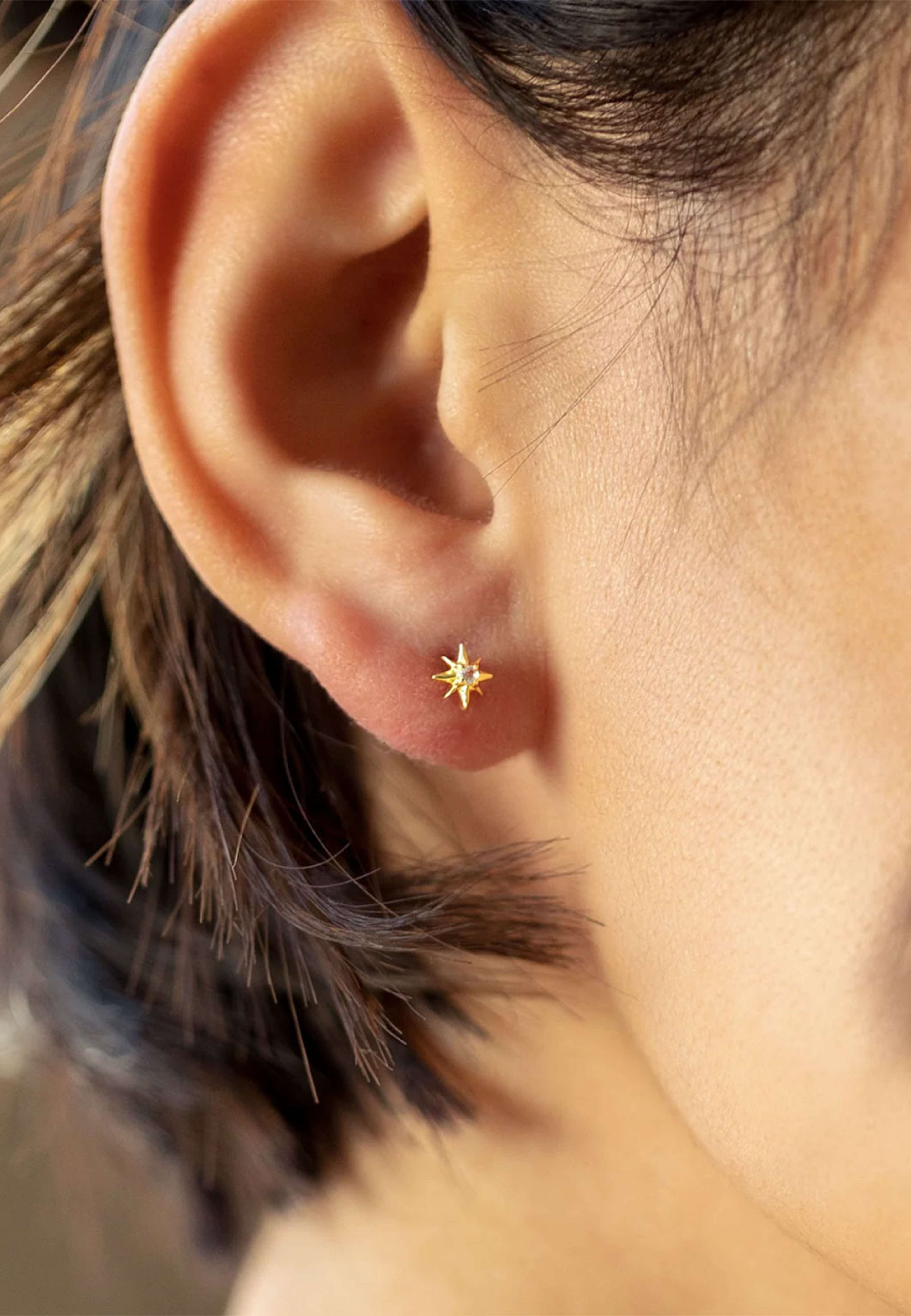 North Star Stud Earrings Gold, från Syster P, i färgen Gold. Klicka för att öppna bilden i stort format