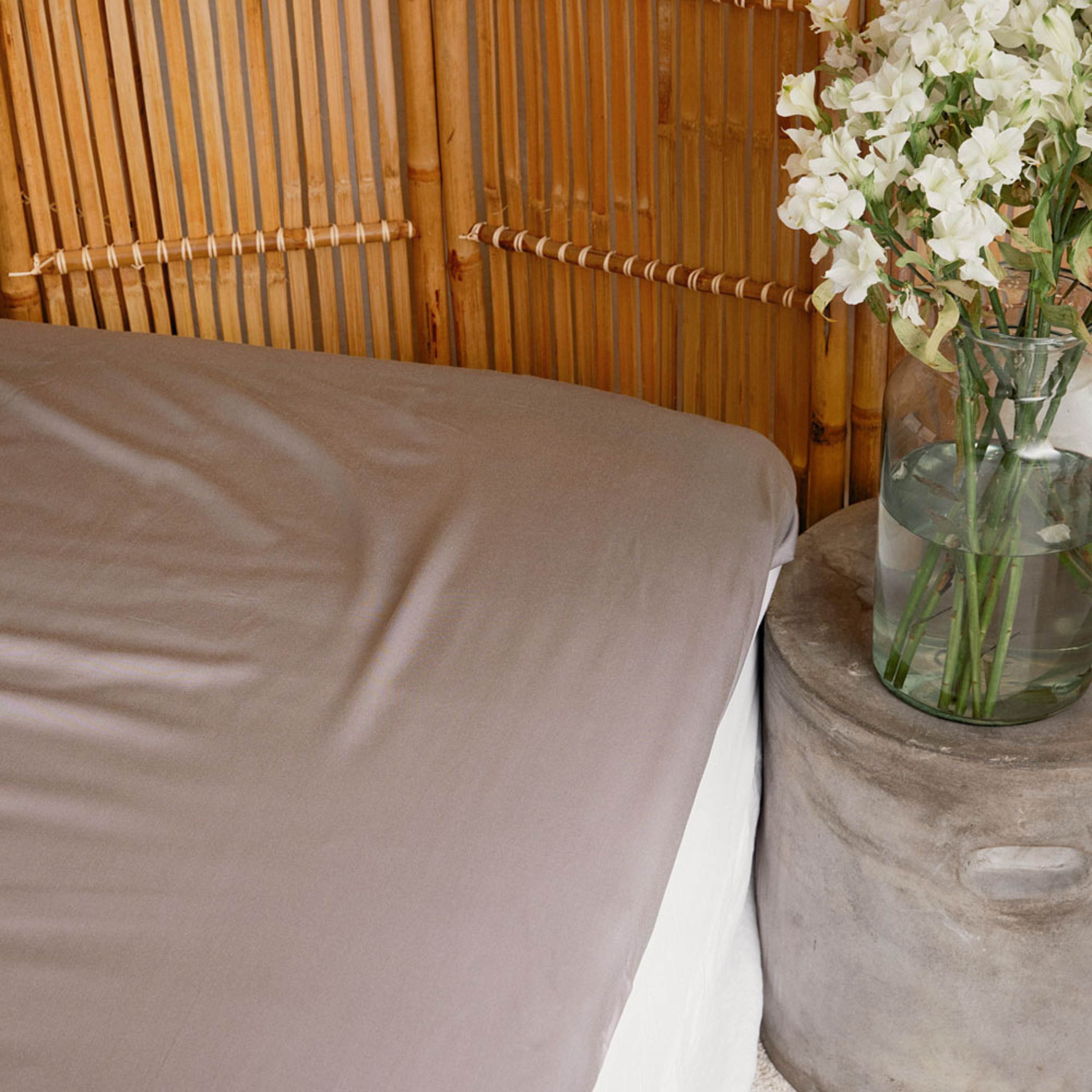 Bamboo Fitted Sheet 180x200 cm, från Movesgood, i färgen Grey. Klicka för att öppna bilden i stort format