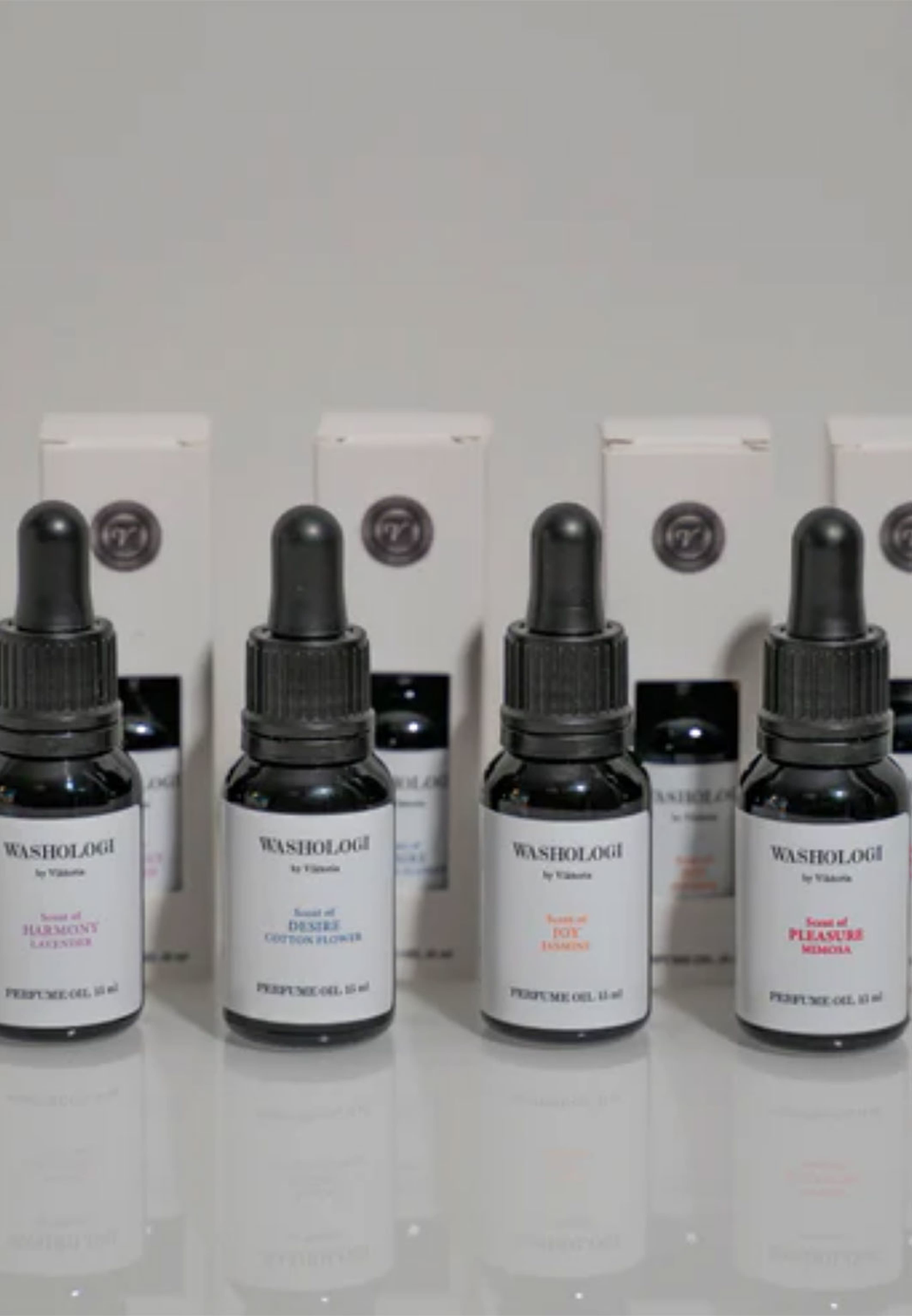 Parfymolja Harmony, från Washologi, i färgen Transparent. Klicka för att öppna bilden i stort format