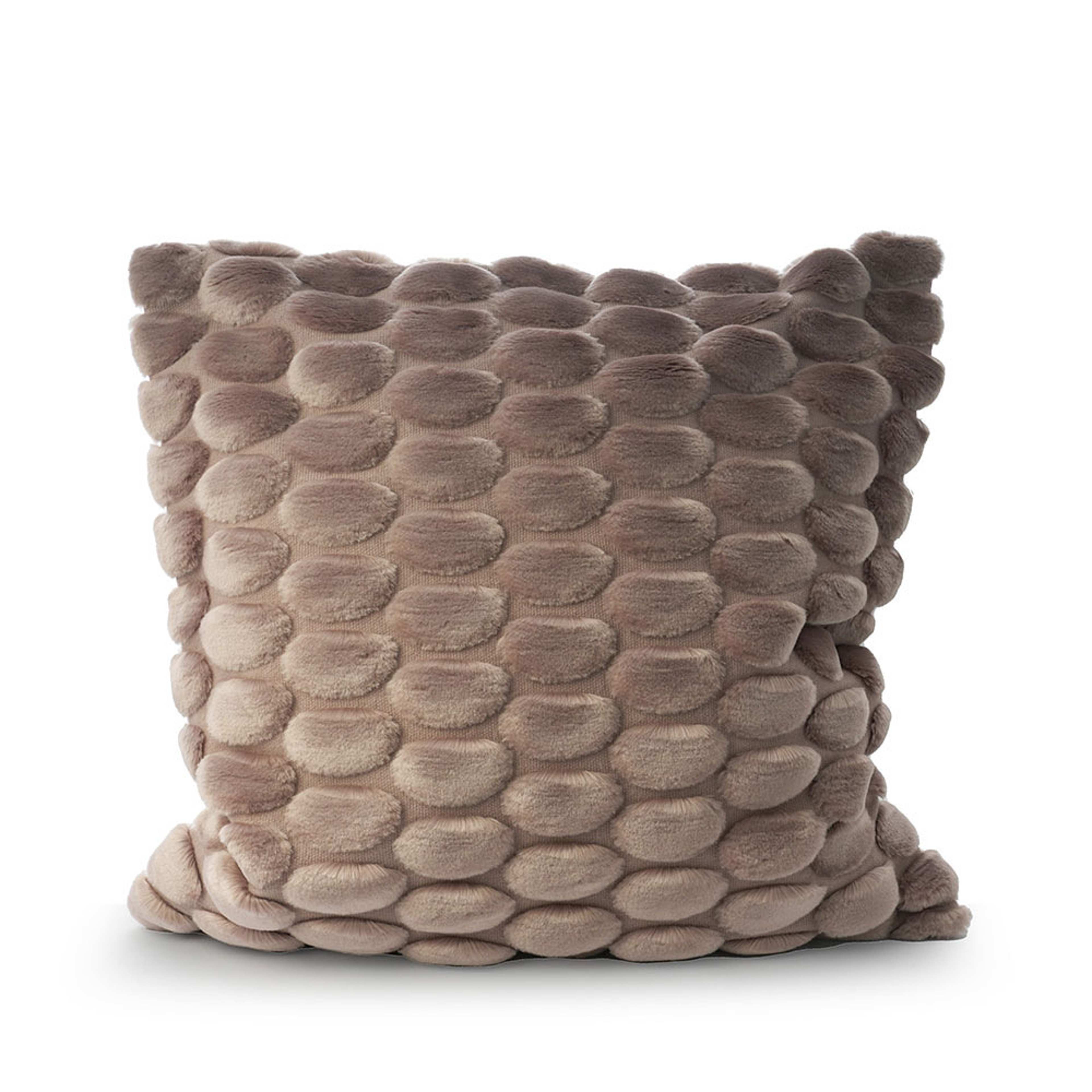 Cushion Cover Egg, från Ceannis, i färgen Dusty Pink.