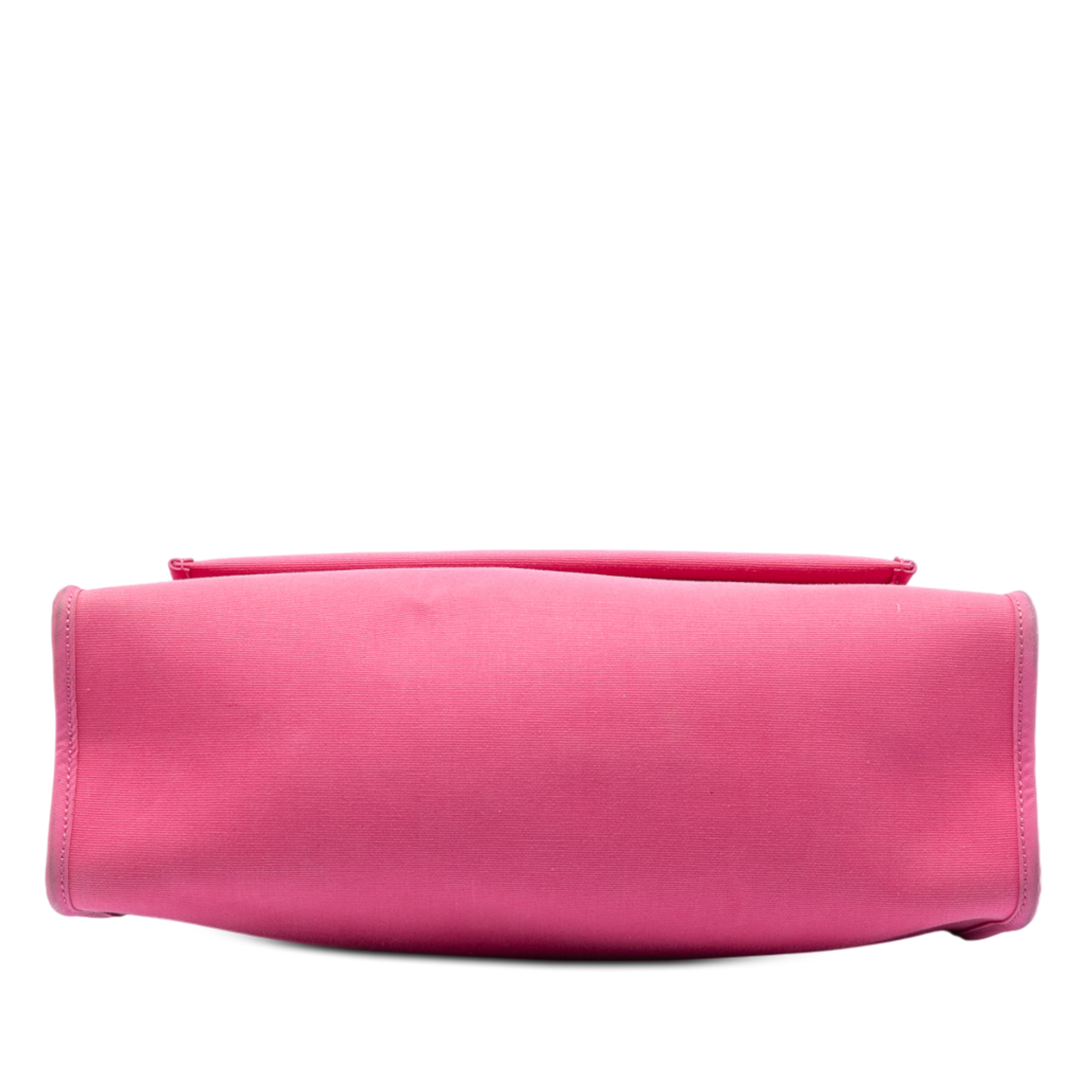 Hermès Toile Herbag Zip 31, från Luxclusif, i färgen pink. Klicka för att öppna bilden i stort format