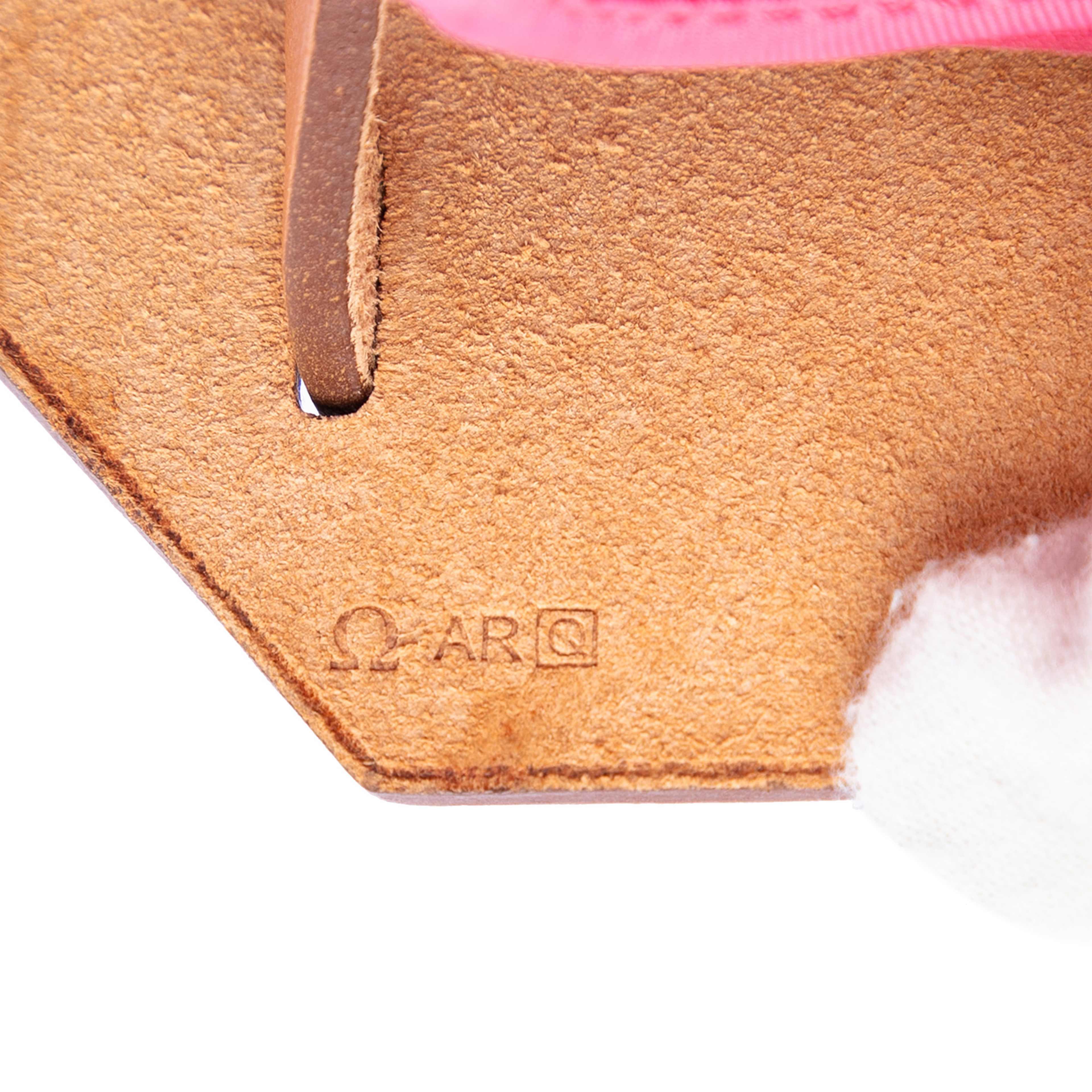 Hermès Toile Herbag Zip 31, från Luxclusif, i färgen pink. Klicka för att öppna bilden i stort format