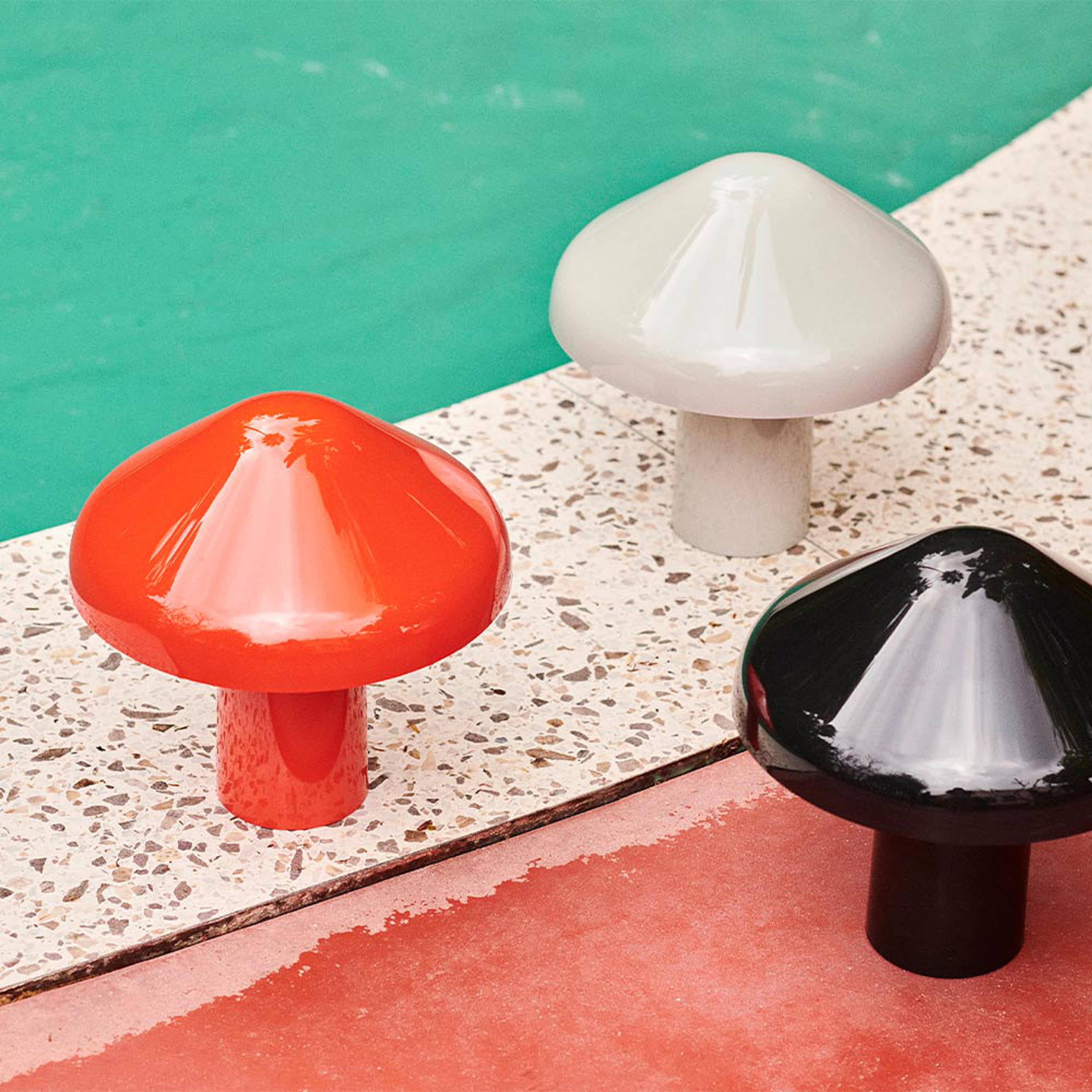 Lampa PAO Portable, från HAY, i färgen Red. Klicka för att öppna bilden i stort format