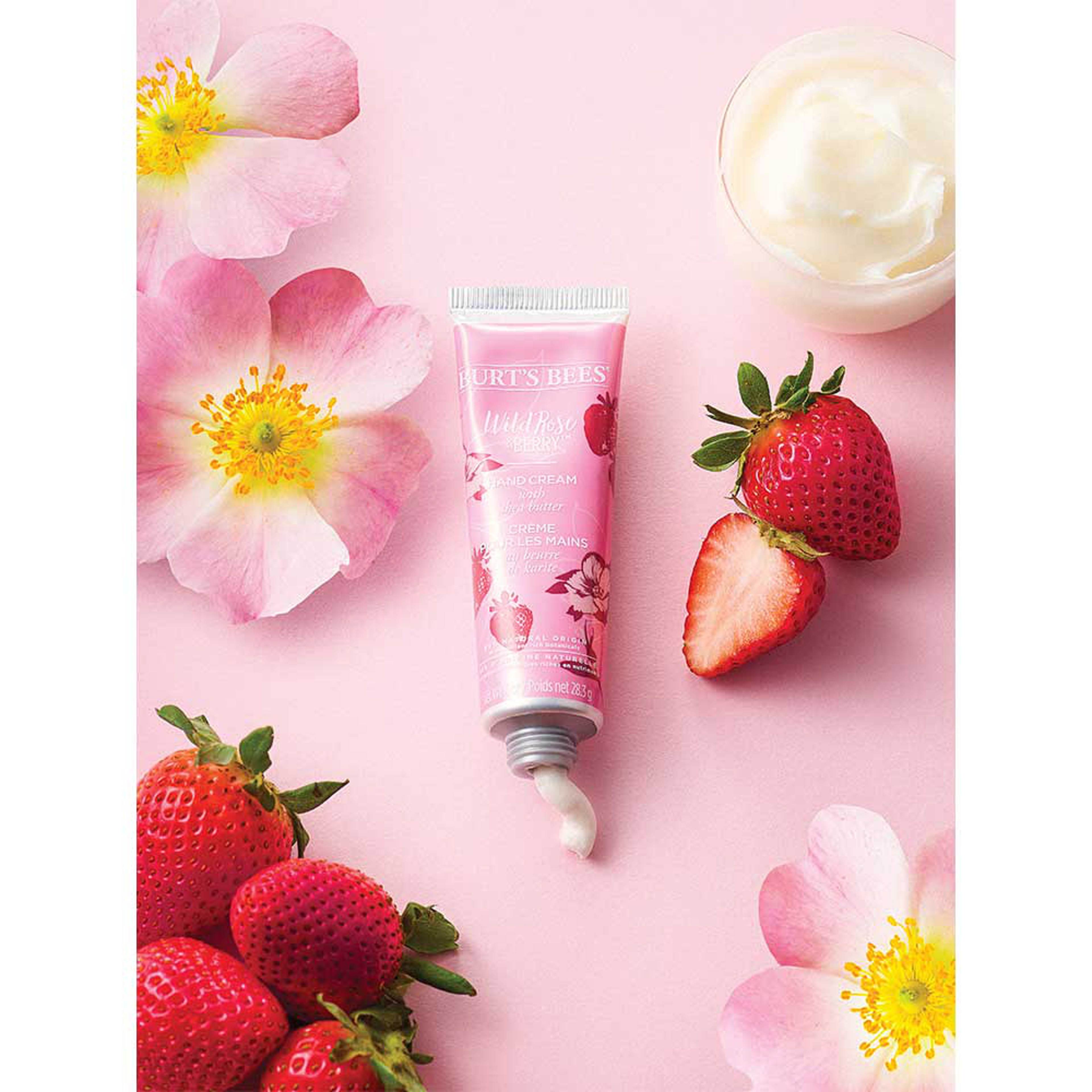 Rose & Berry Hand Cream, från Burt's Bees, i färgen Natural. Klicka för att öppna bilden i stort format