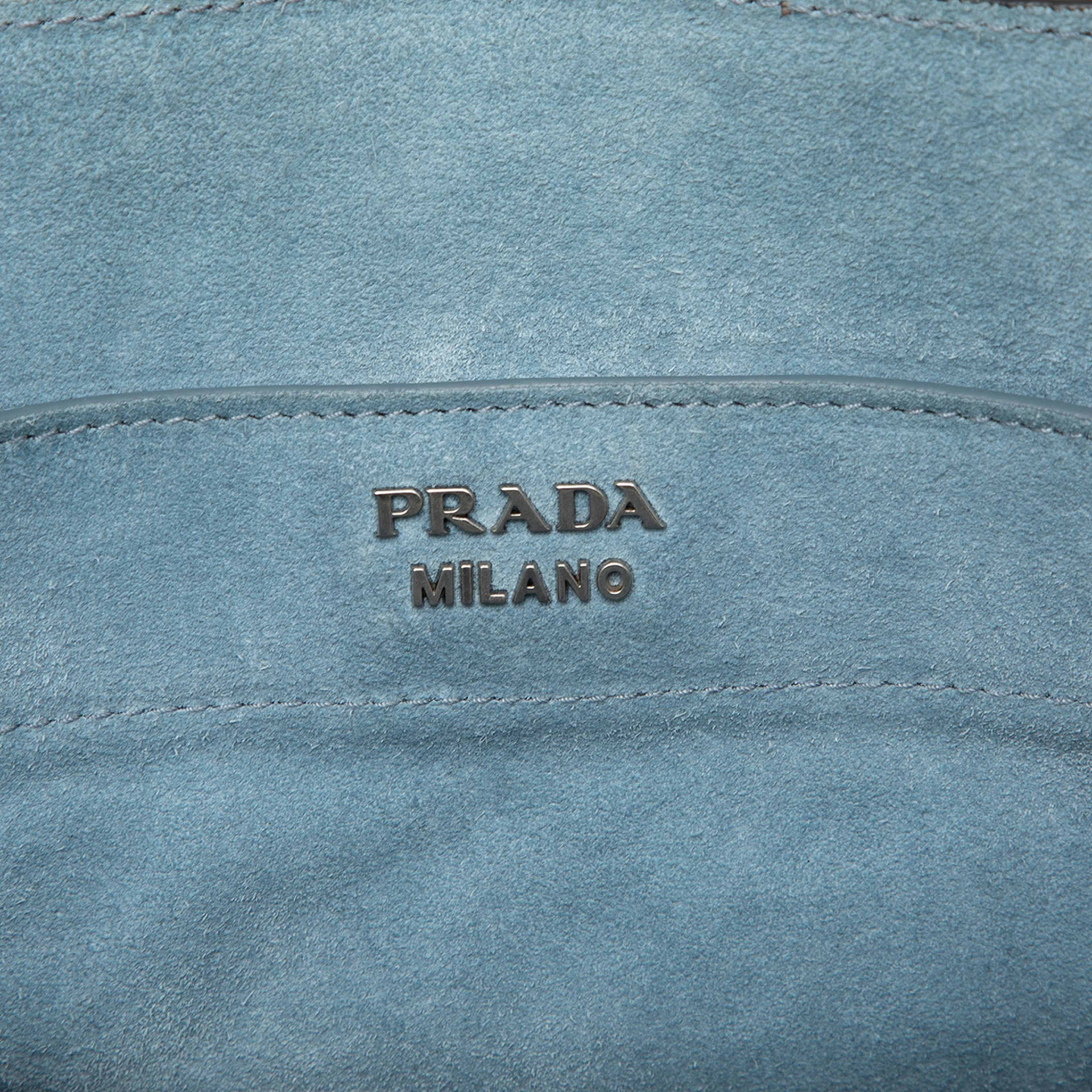 Prada Glace Calf Etiquette Tote, från Luxclusif, i färgen light gray. Klicka för att öppna bilden i stort format