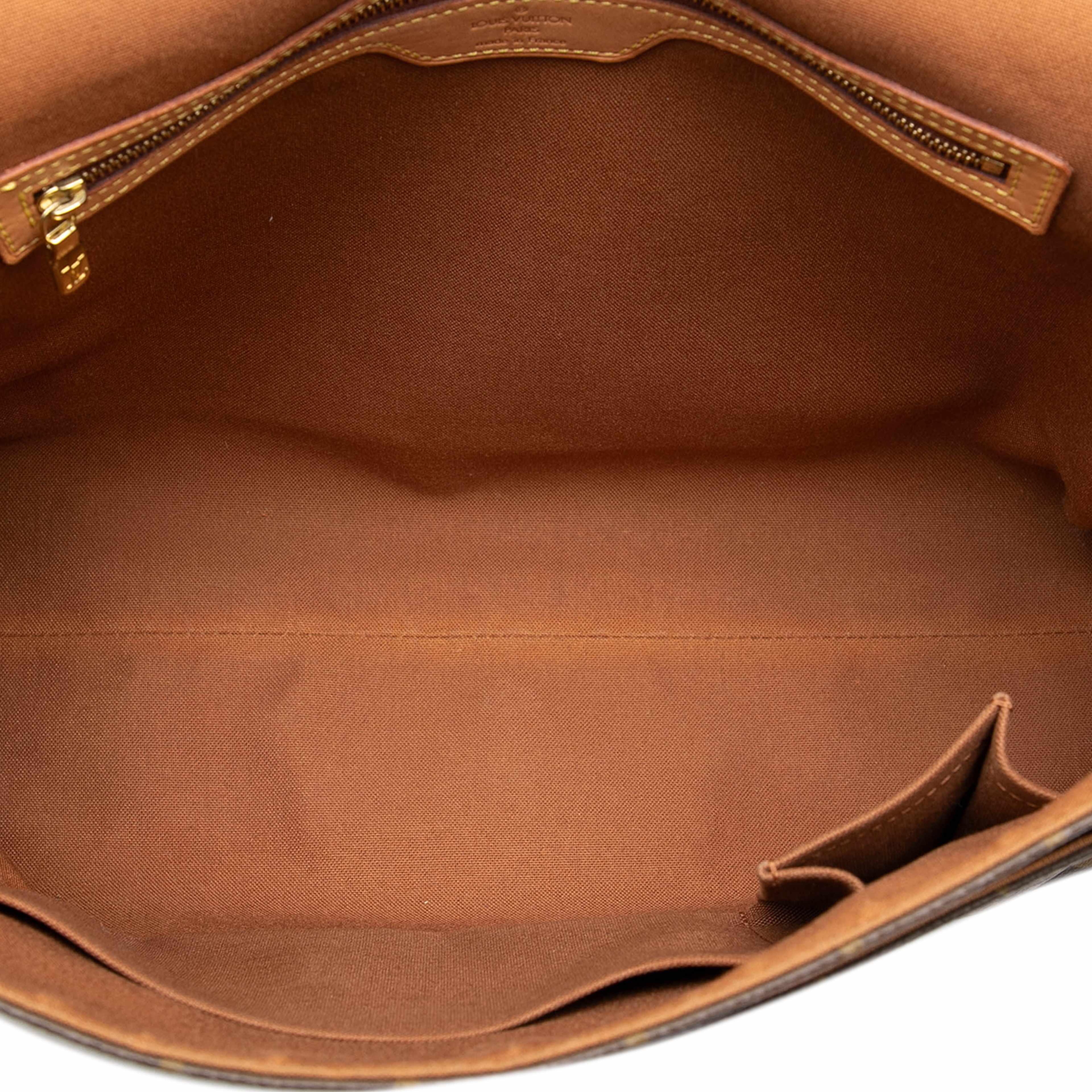 Louis Vuitton Monogram Abbesses, från Luxclusif, i färgen brun. Klicka för att öppna bilden i stort format