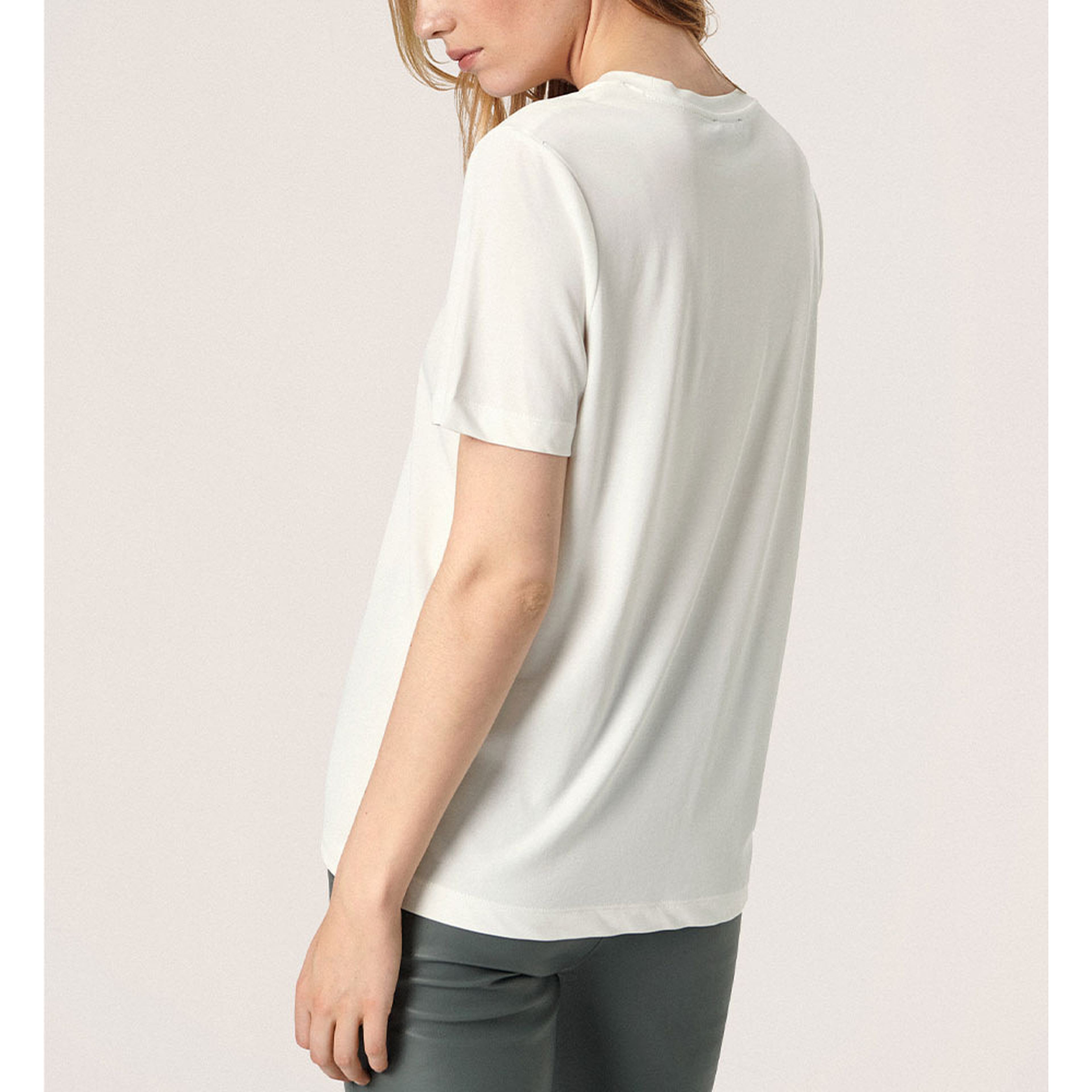 SLColumbine Loose Fit T-shirt, från Soaked In Luxury, i färgen Broken White. Klicka för att öppna bilden i stort format