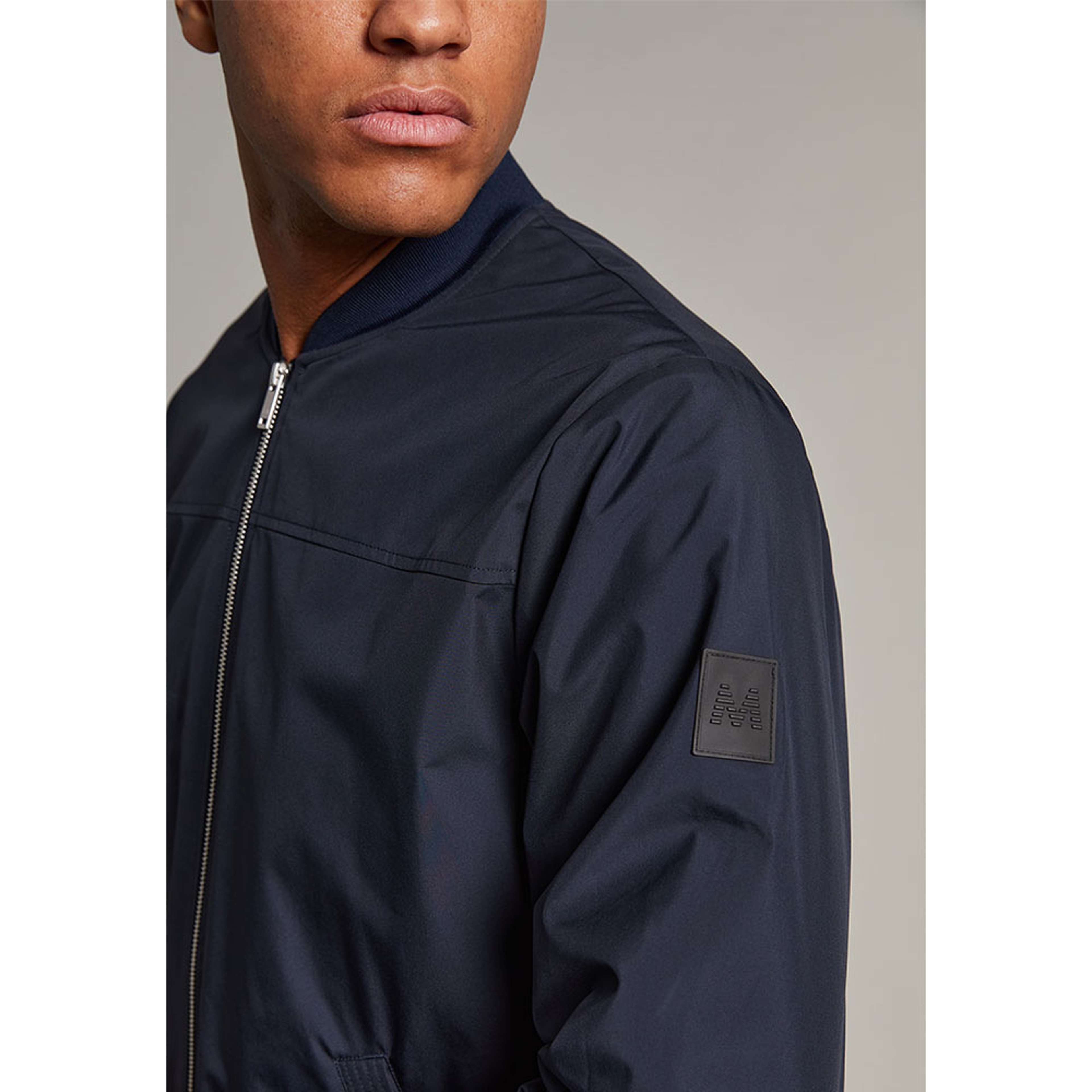 Maclay Jacket, från Matinique, i färgen Dark Navy. Klicka för att öppna bilden i stort format