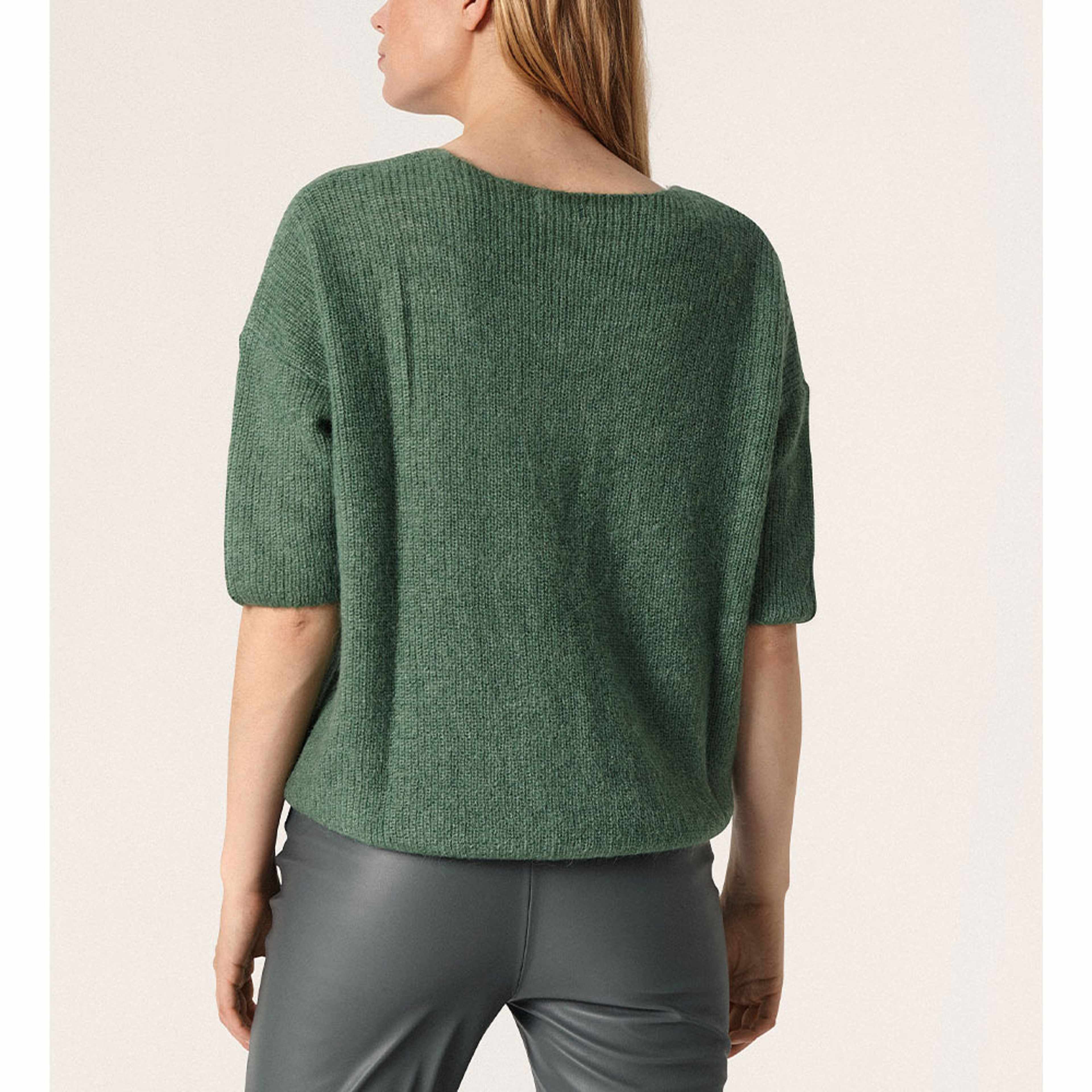 SLTuesday Pullover, från Soaked In Luxury, i färgen Dark Ivy. Klicka för att öppna bilden i stort format