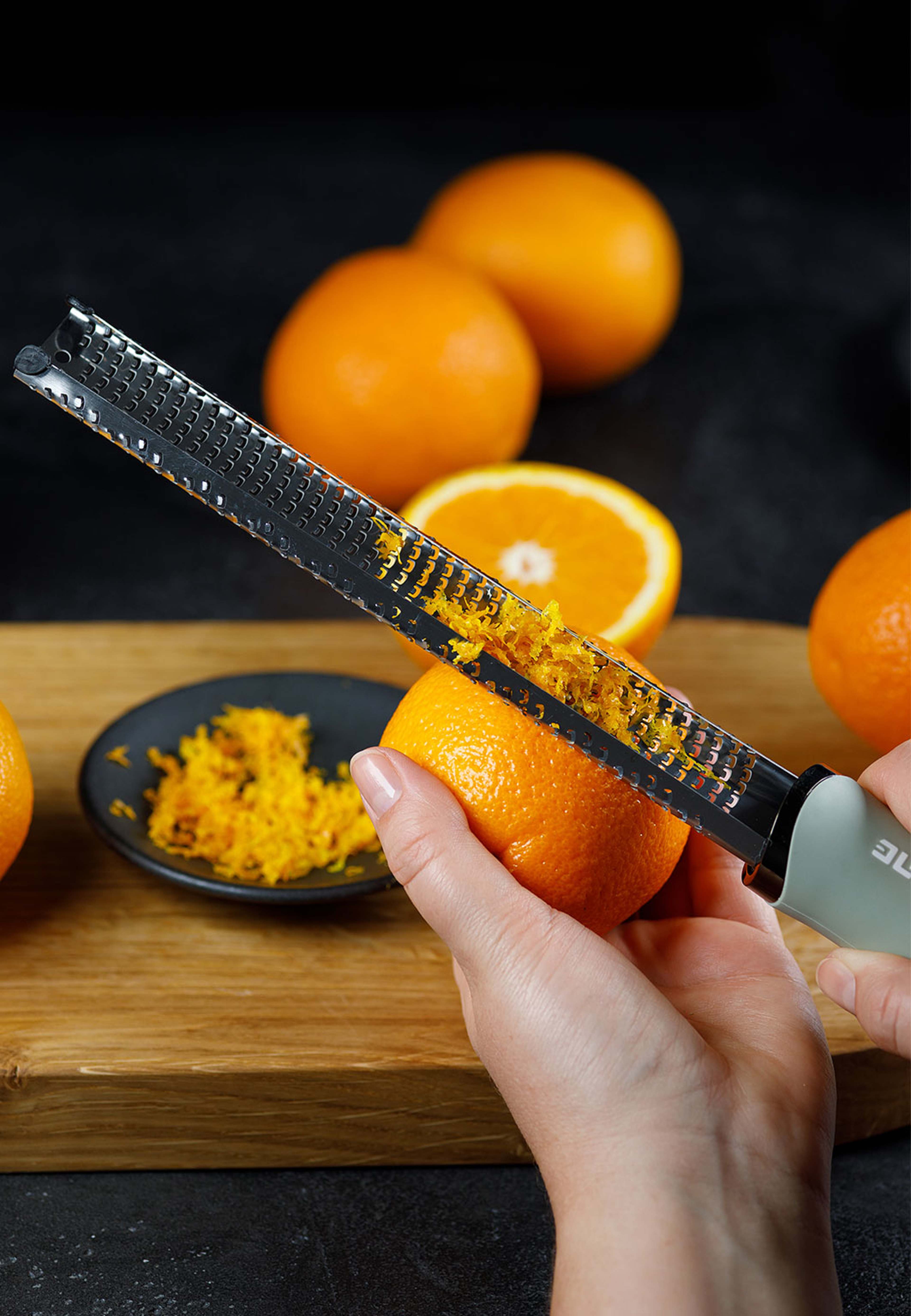 Premium Classic Zestjärn grågrön, från Microplane, i färgen Grey-green. Klicka för att öppna bilden i stort format