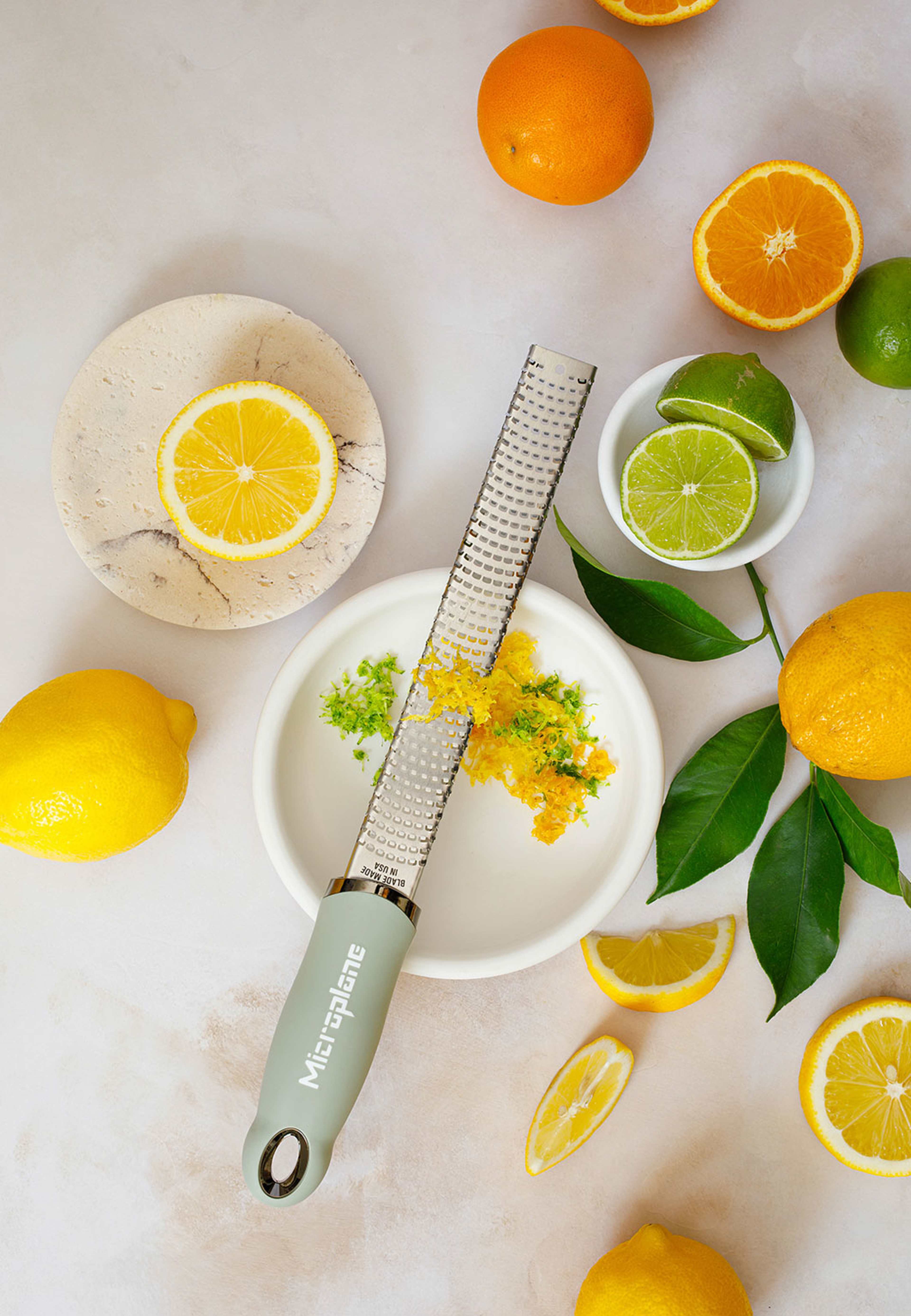 Premium Classic Zestjärn grågrön, från Microplane, i färgen Grey-green. Klicka för att öppna bilden i stort format