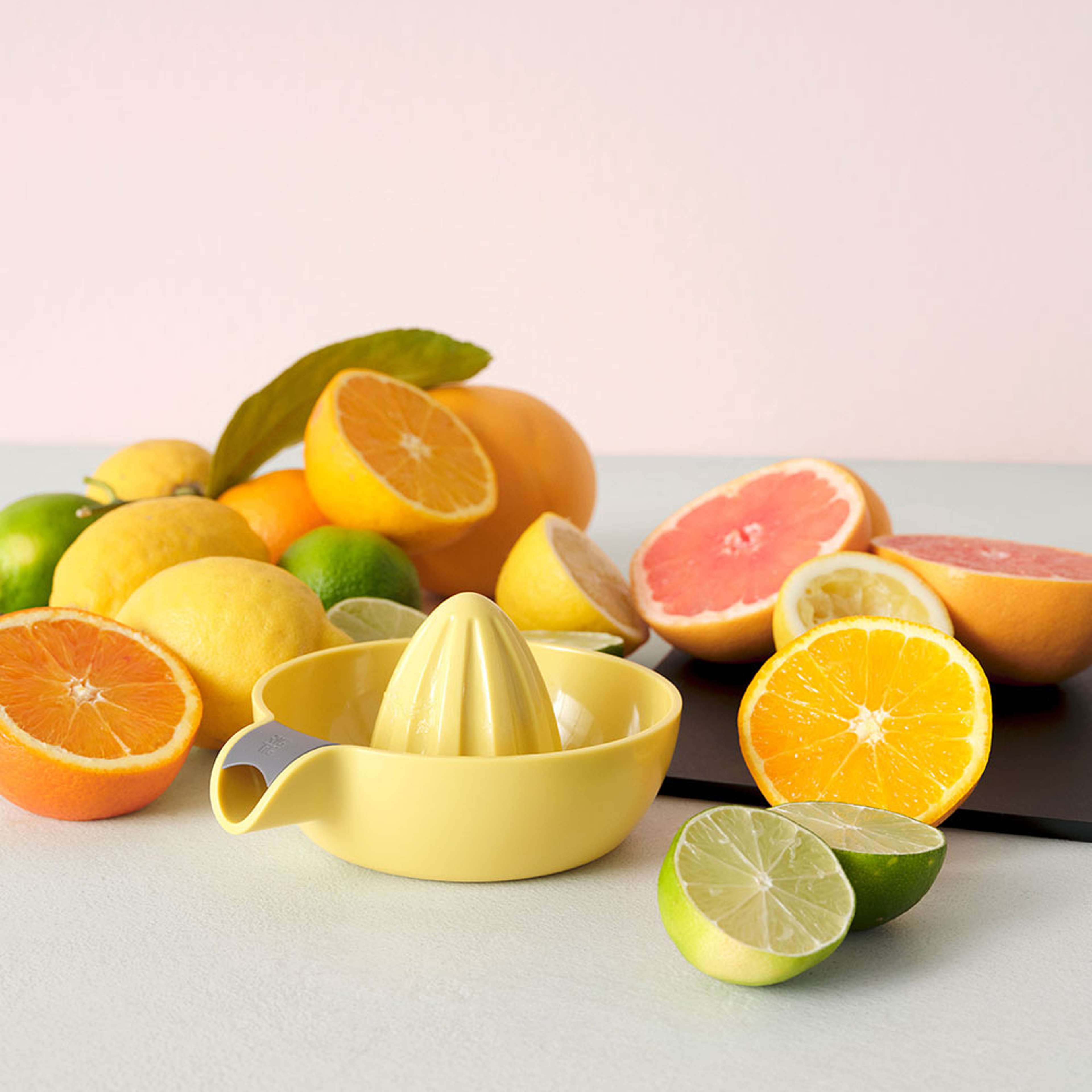 JUICY Citruspress - Yellow, från Rig-tig, i färgen Yellow. Klicka för att öppna bilden i stort format
