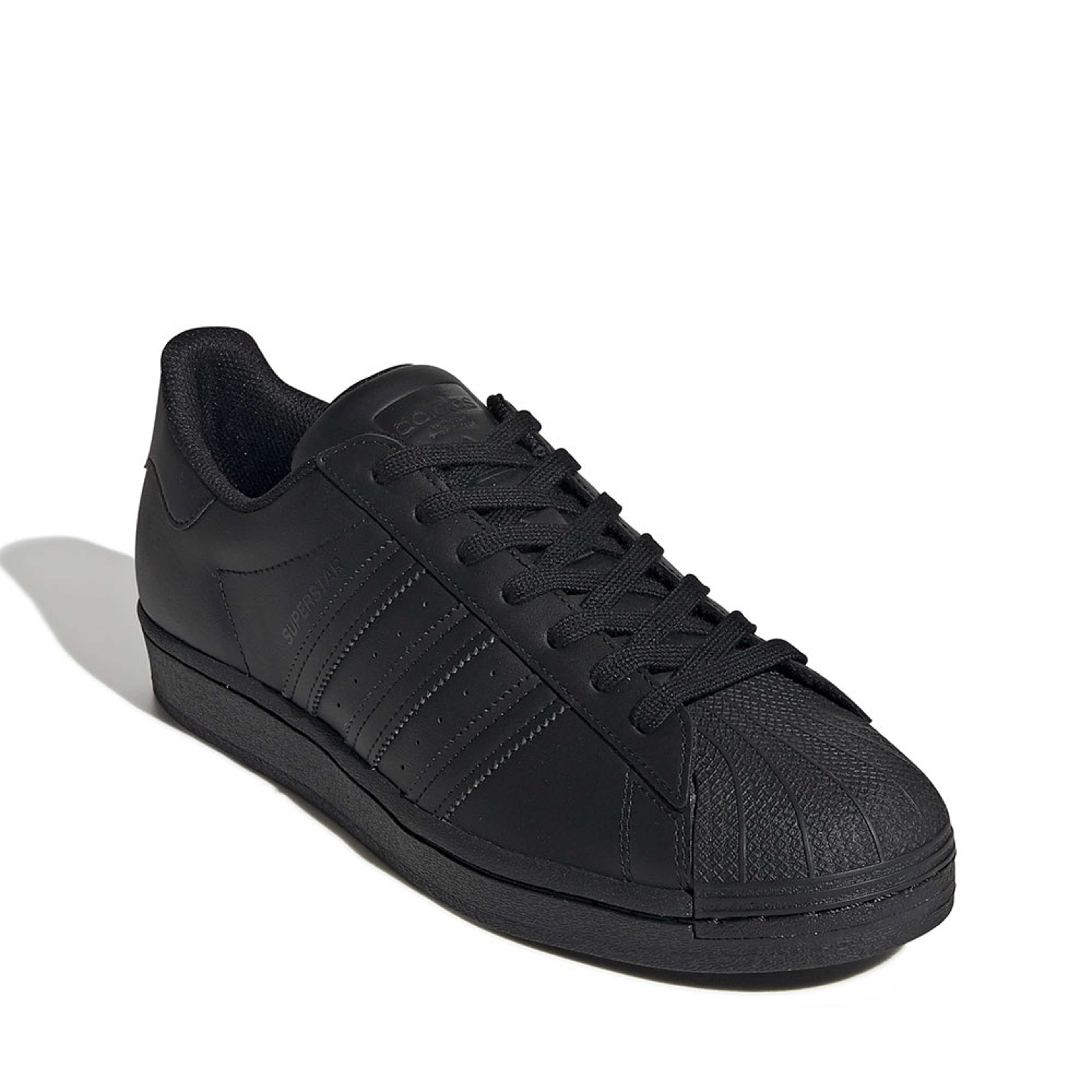 Superstar Shoes, från Adidas Originals, i färgen Black/Black. Klicka för att öppna bilden i stort format