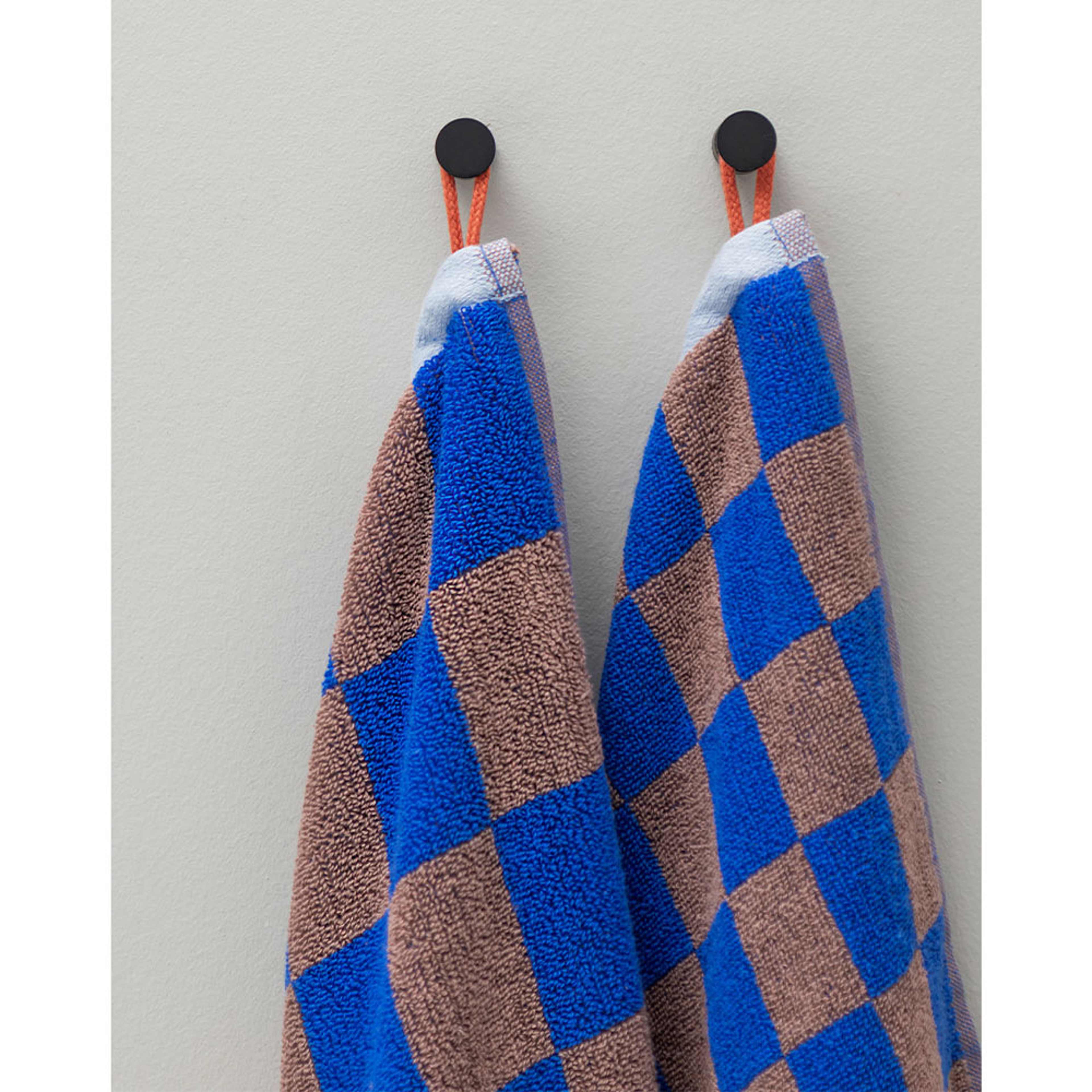 Bath/Kitchen Retro, från Mette Ditmer, i färgen Cobalt. Klicka för att öppna bilden i stort format