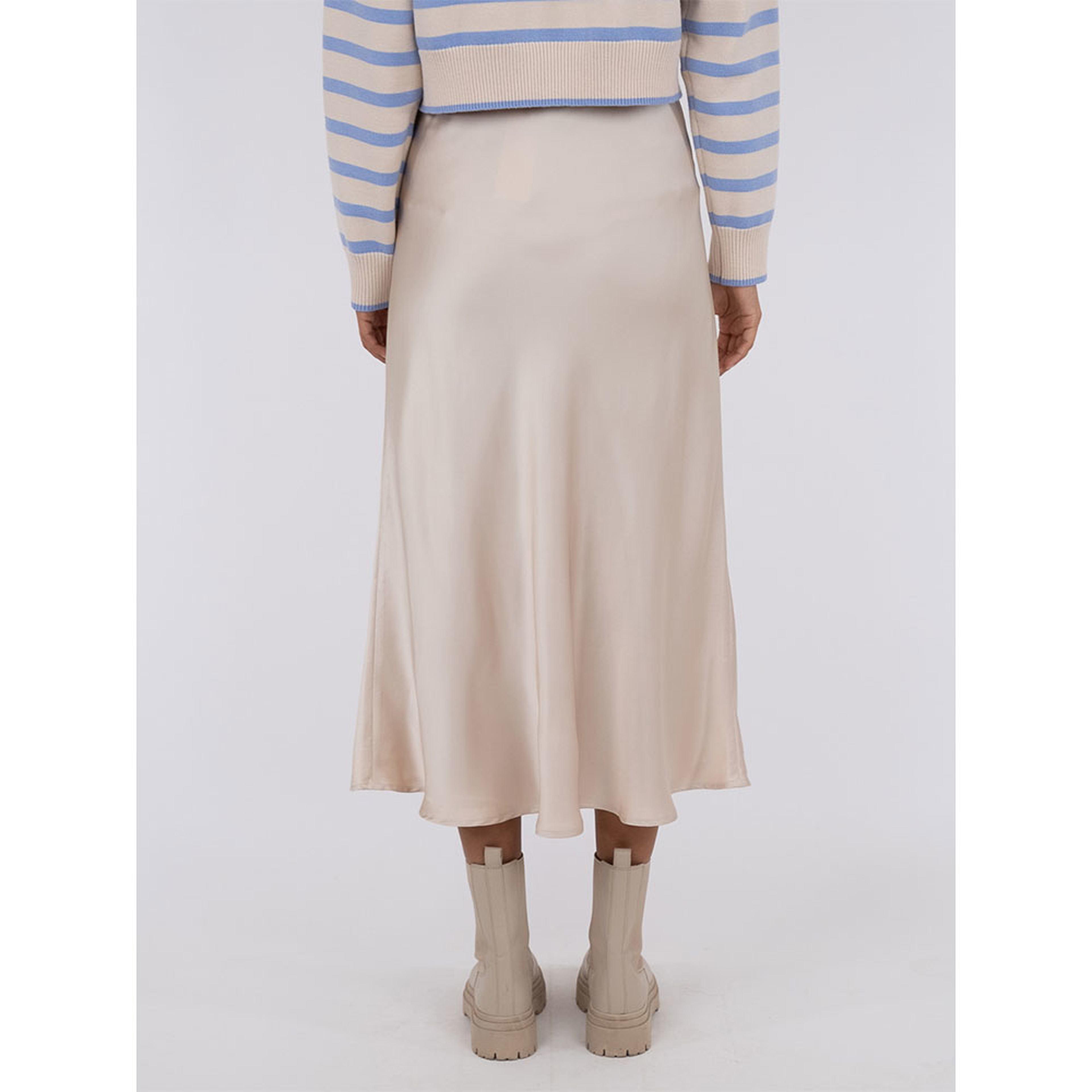 Bovary Skirt, från Neo Noir, i färgen Champagne. Klicka för att öppna bilden i stort format