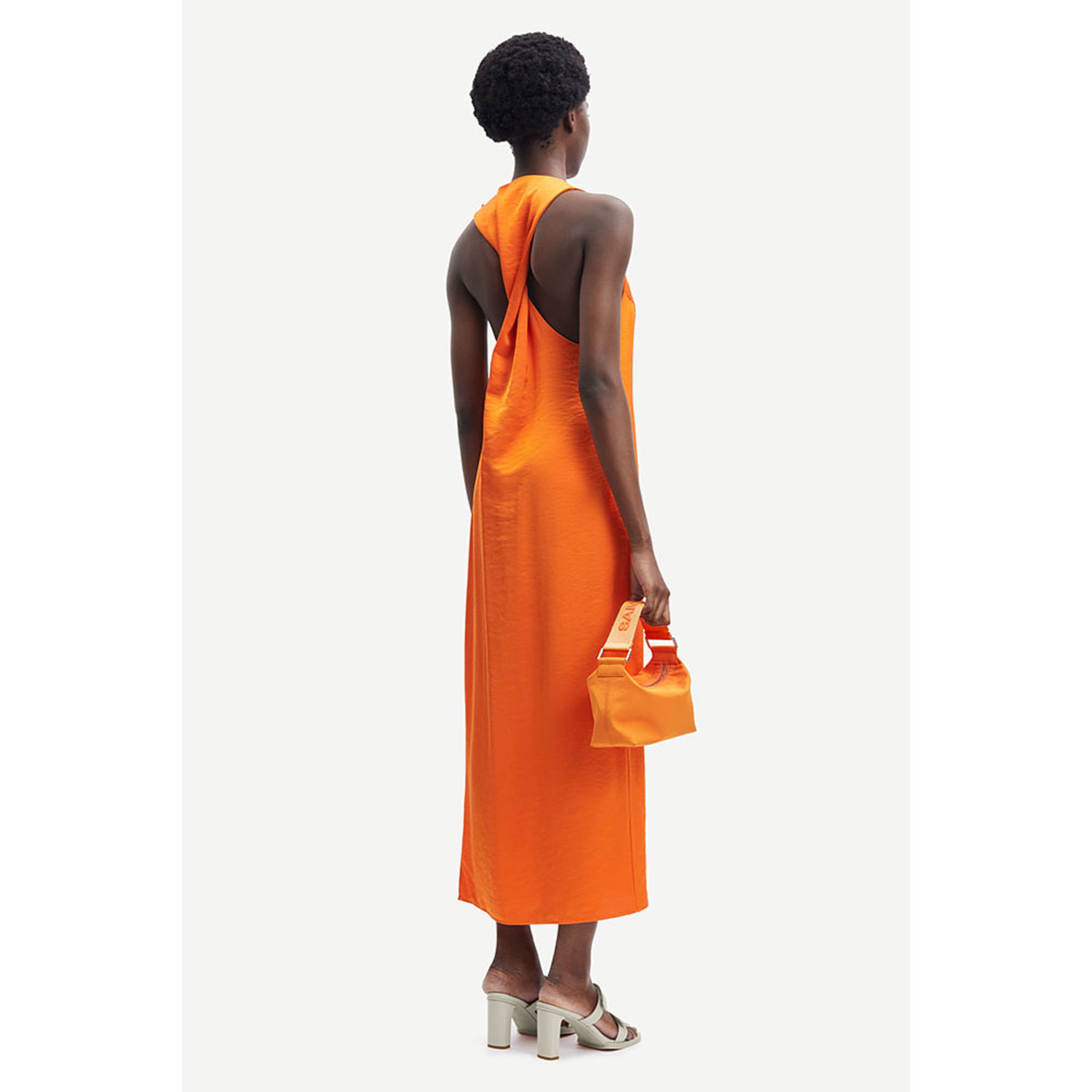 Ellie dress 14773, från SAMSOE SAMSOE, i färgen Russet Orange. Klicka för att öppna bilden i stort format